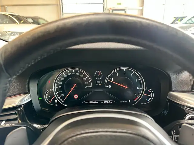 BMW 5 Series view 11