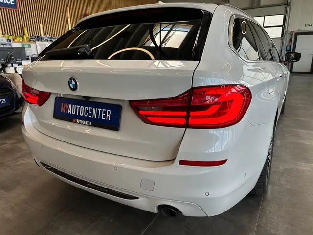BMW 5 Series view 2