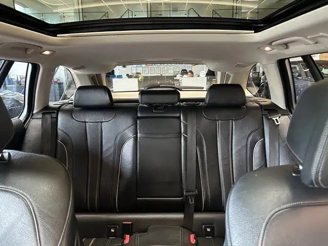 BMW 5 Series view 9