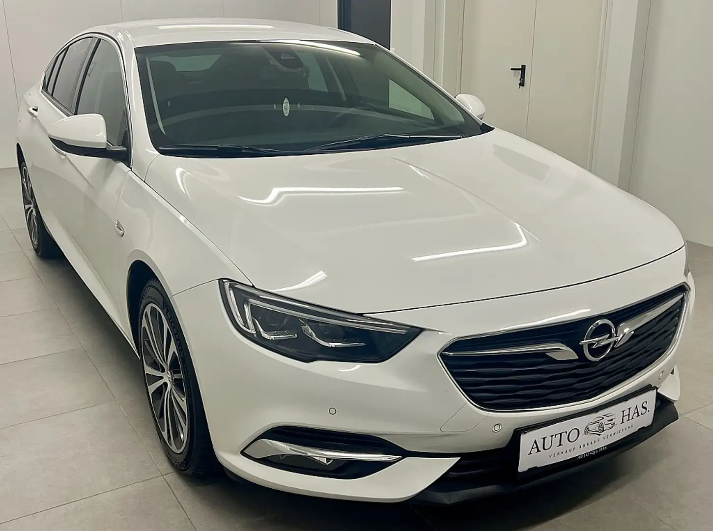 Opel Insignia Grand Sport 1,6 CDTI Innovation*LED*AHK*ACC*NAVI* Weiß - 1