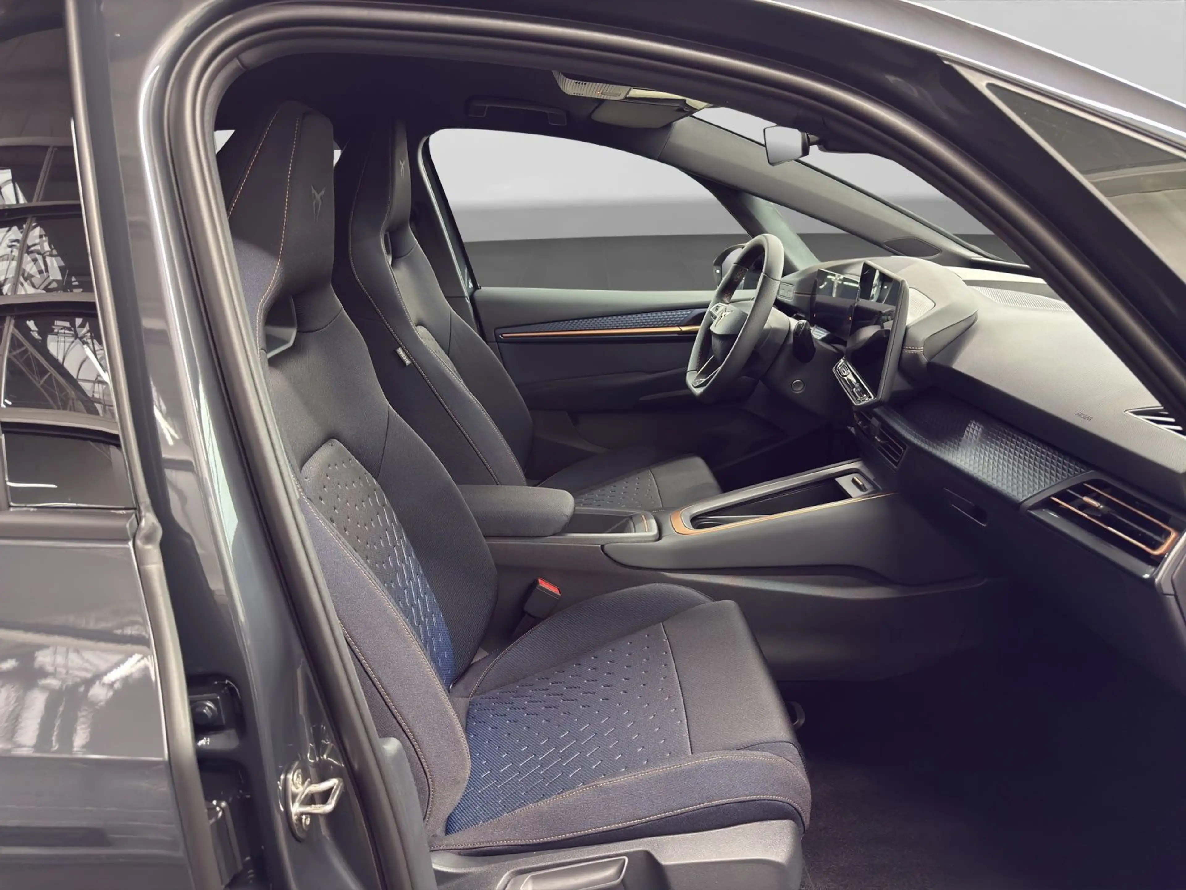 CUPRA Born REA VIEW NAVI SITZHZ LM19 CLIMA — photo 4