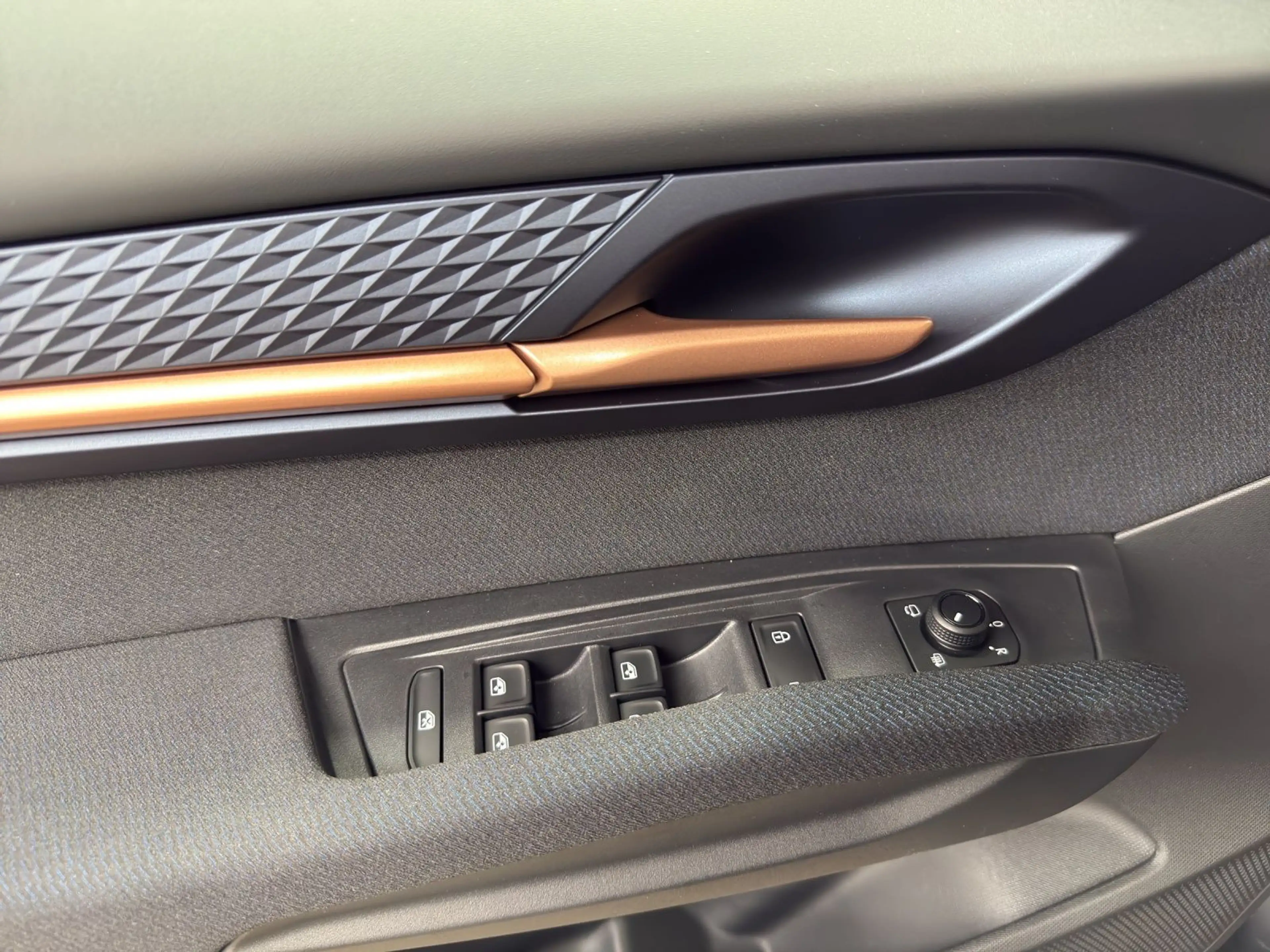 CUPRA Born REA VIEW NAVI SITZHZ LM19 CLIMA — photo 8