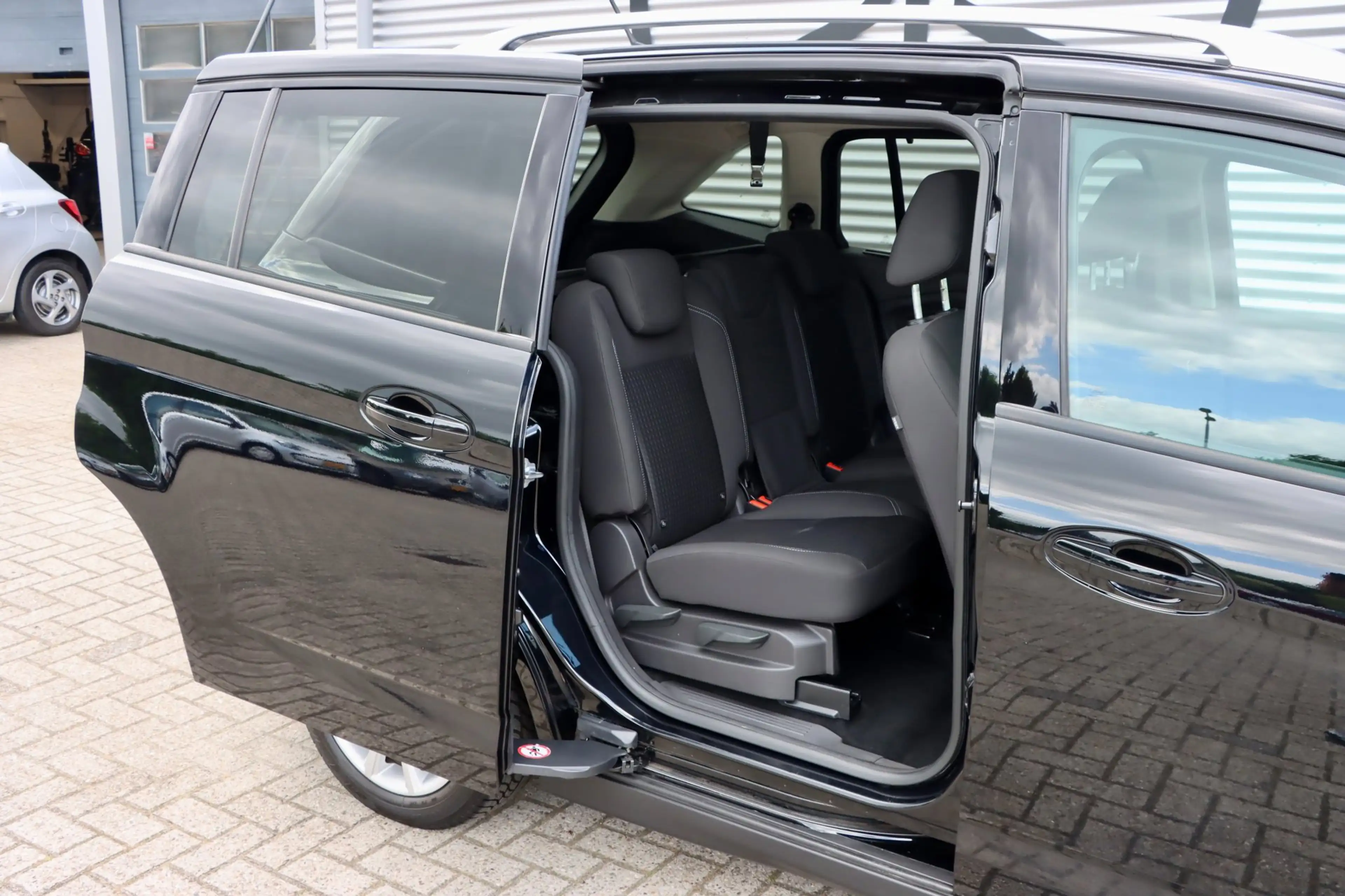 Ford Grand C-Max 1.0 Titanium | NAVIGATIE | WINTERPAKKET | TREKHAAK — photo 12