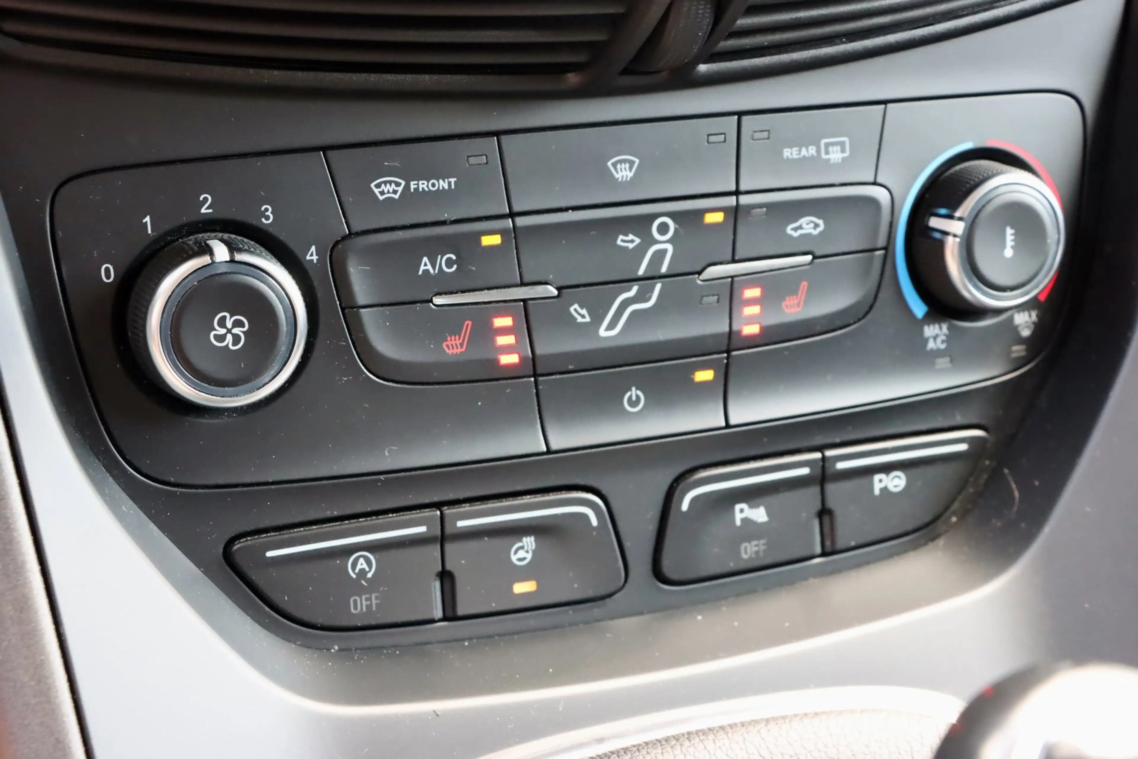 Ford Grand C-Max 1.0 Titanium | NAVIGATIE | WINTERPAKKET | TREKHAAK — photo 17