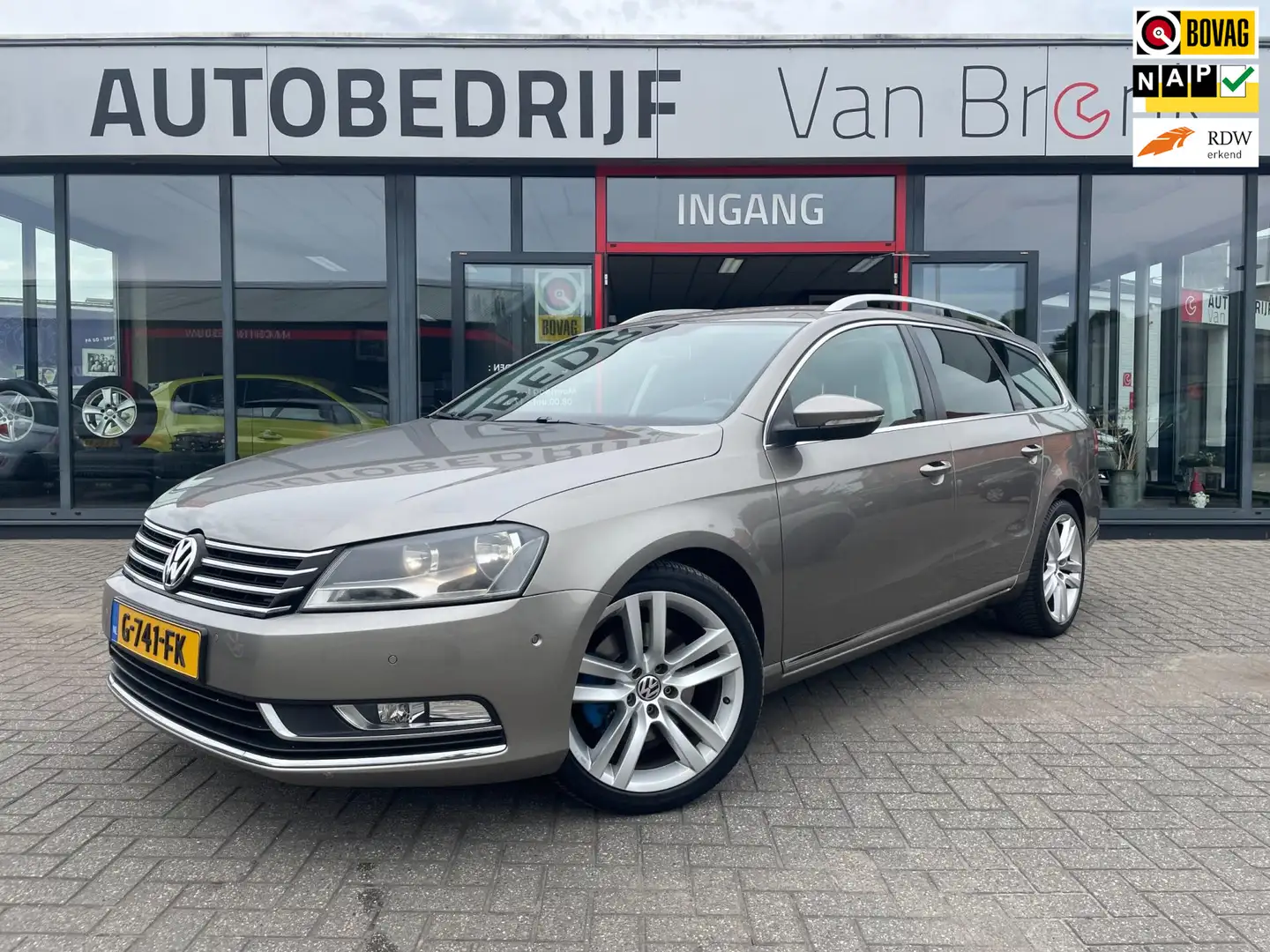 Volkswagen Passat Variant 1.4 TSI Highline BlueMotion | Trekhaak Brun - 1