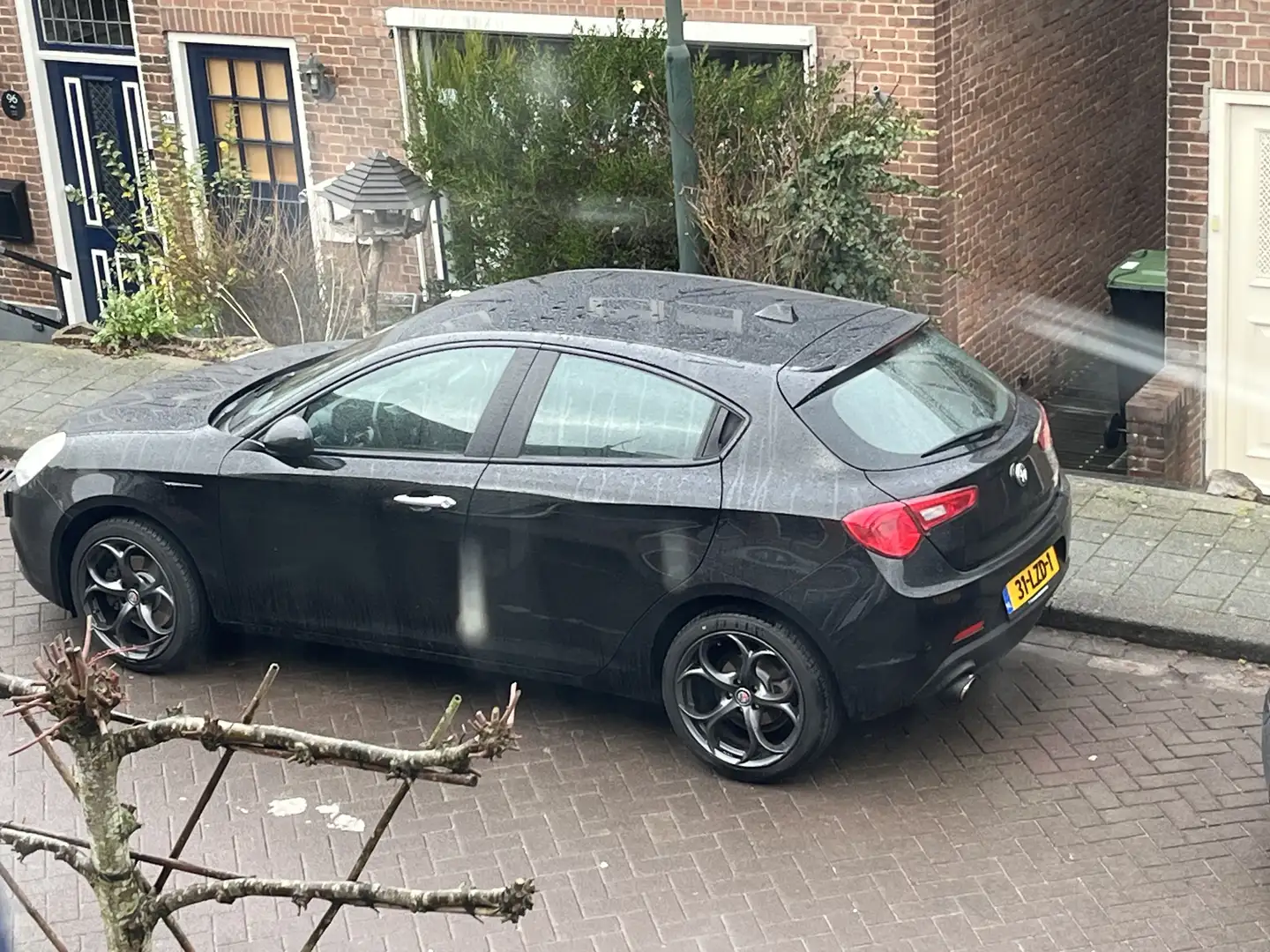 Alfa Romeo Giulietta 1.4 T Distinctive Zwart - 2