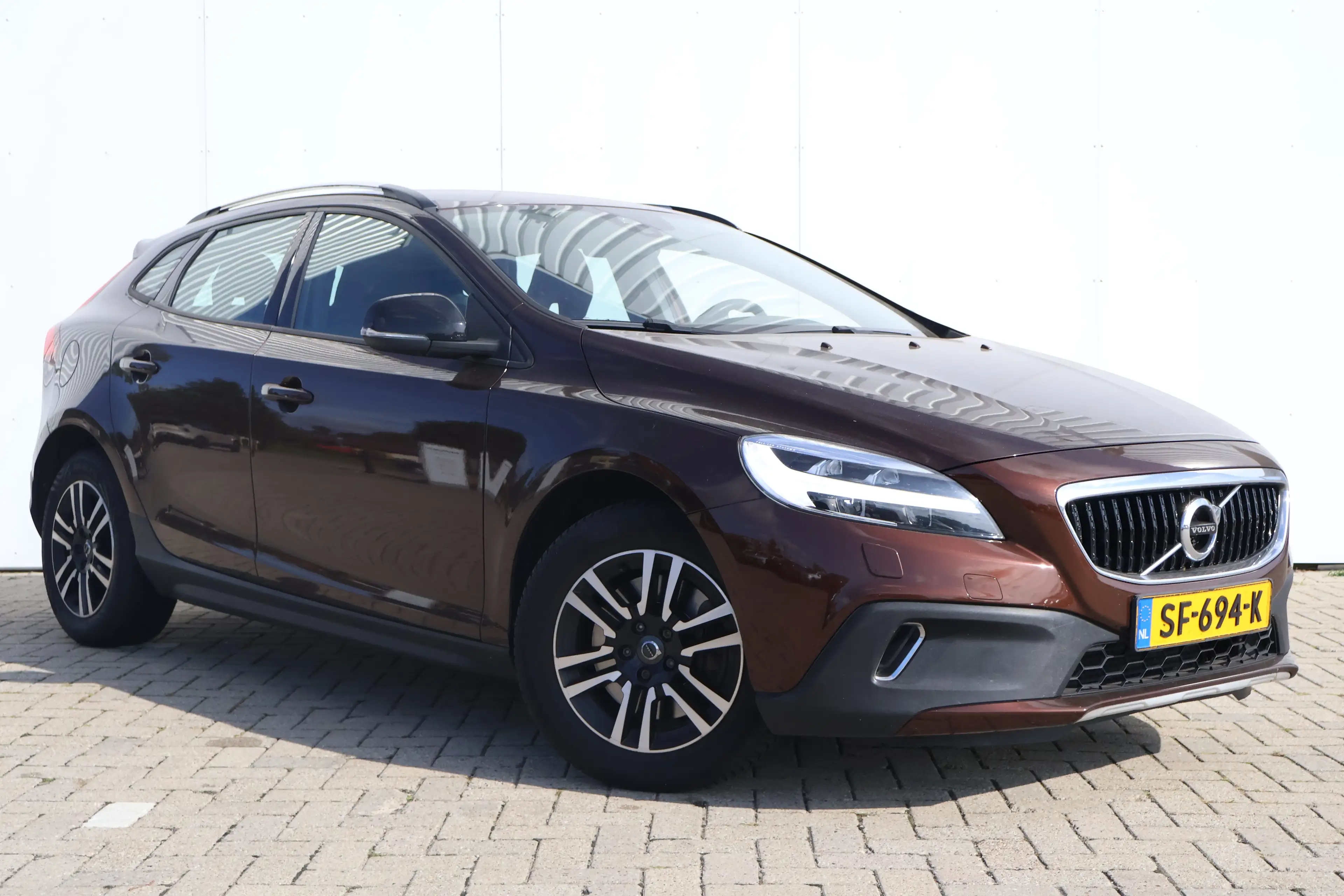 Volvo V40 Cross Country 1.5 T3 Nordic+ Rich Java! | 1e Eigenaar! | All-Sea — photo 3