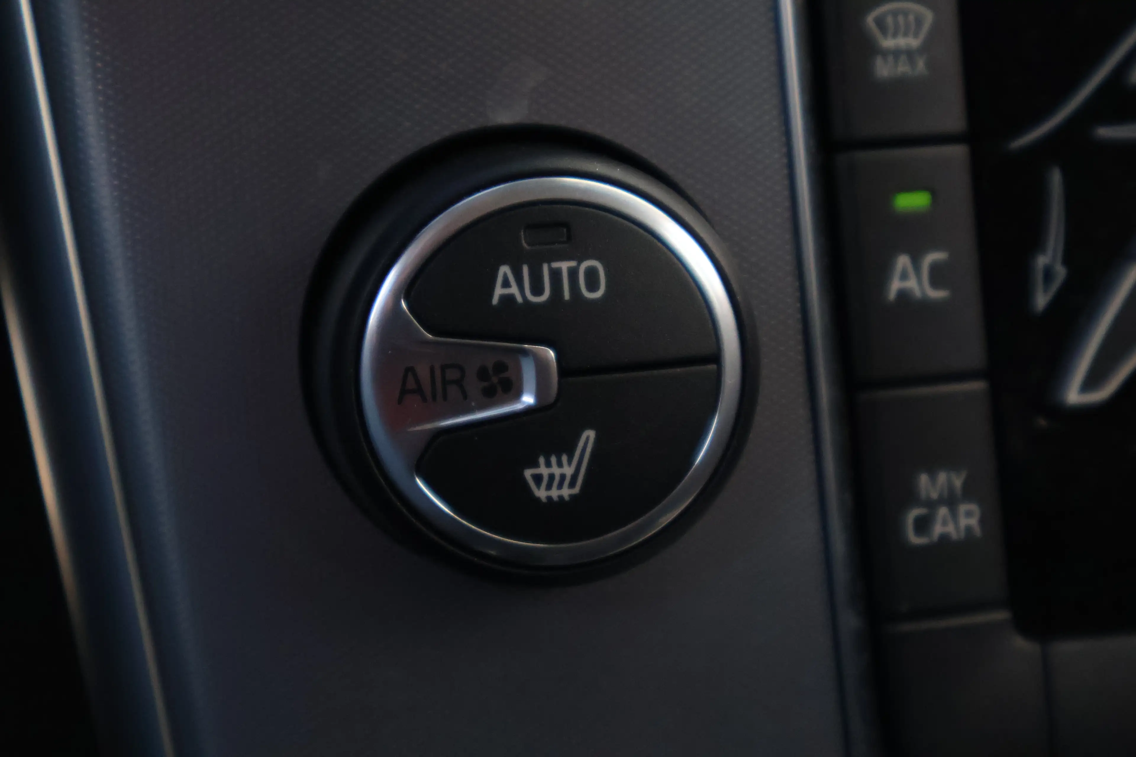 Volvo V40 Cross Country 1.5 T3 Nordic+ Rich Java! | 1e Eigenaar! | All-Sea — photo 26