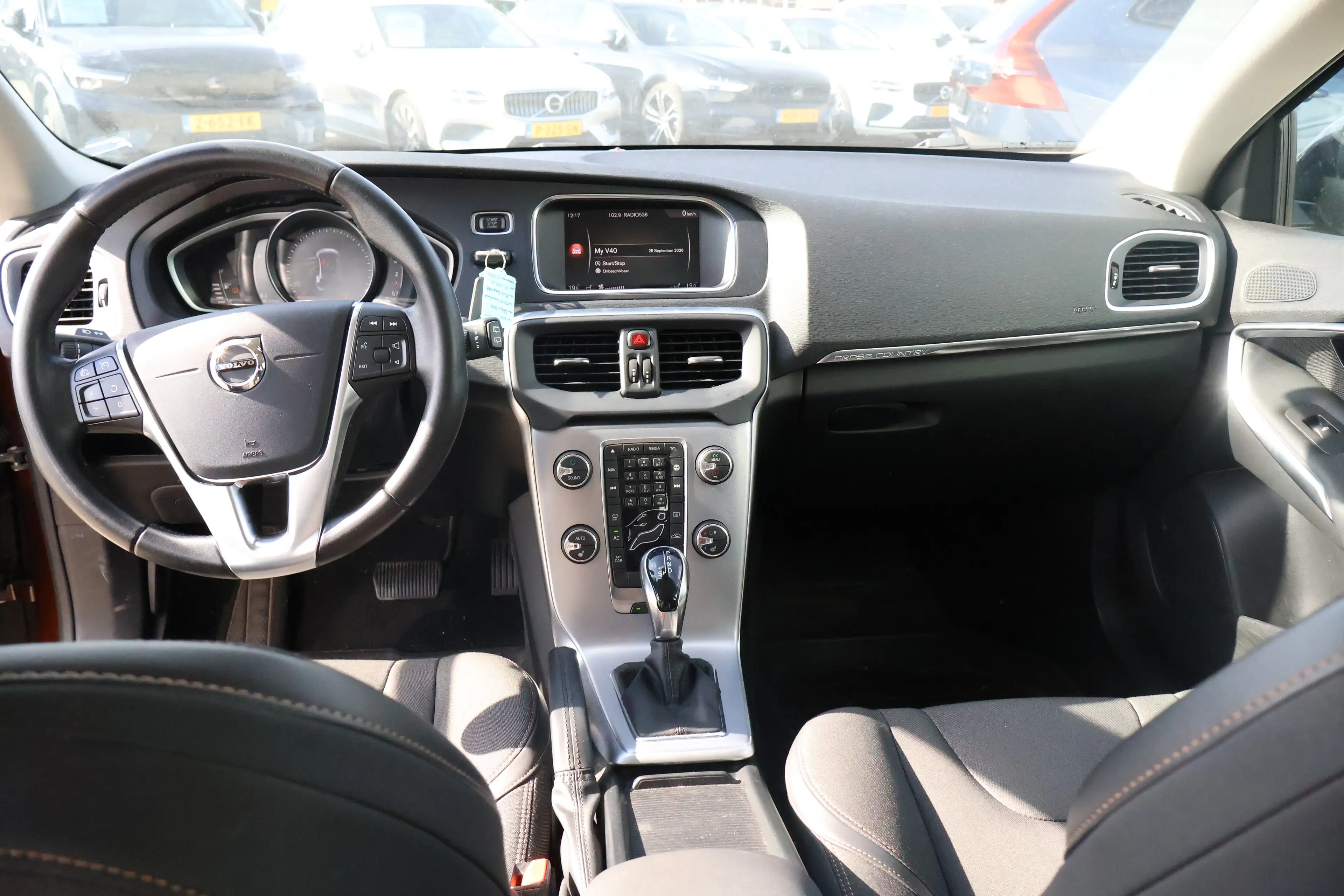Volvo V40 Cross Country 1.5 T3 Nordic+ Rich Java! | 1e Eigenaar! | All-Sea — photo 4