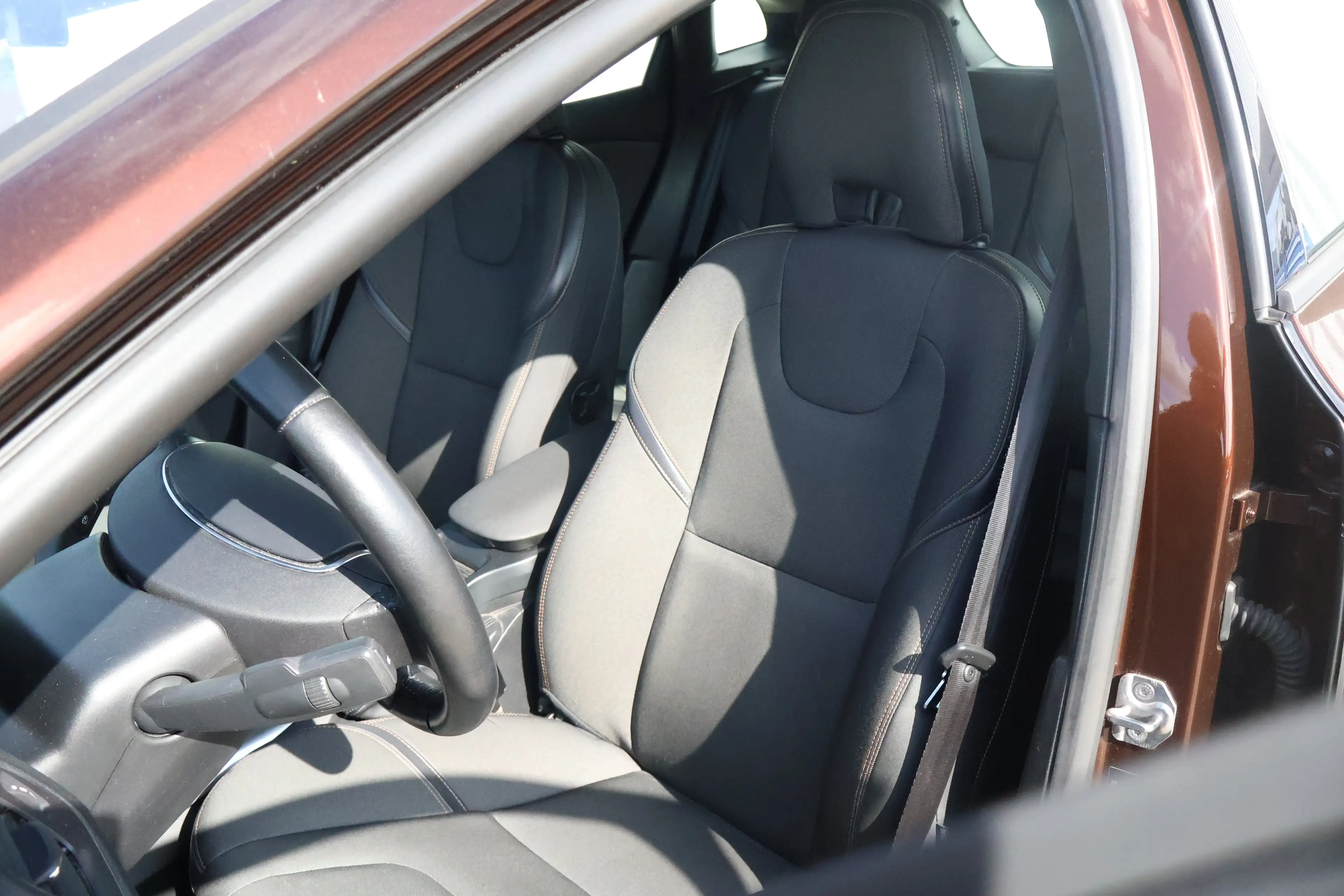Volvo V40 Cross Country 1.5 T3 Nordic+ Rich Java! | 1e Eigenaar! | All-Sea — photo 6