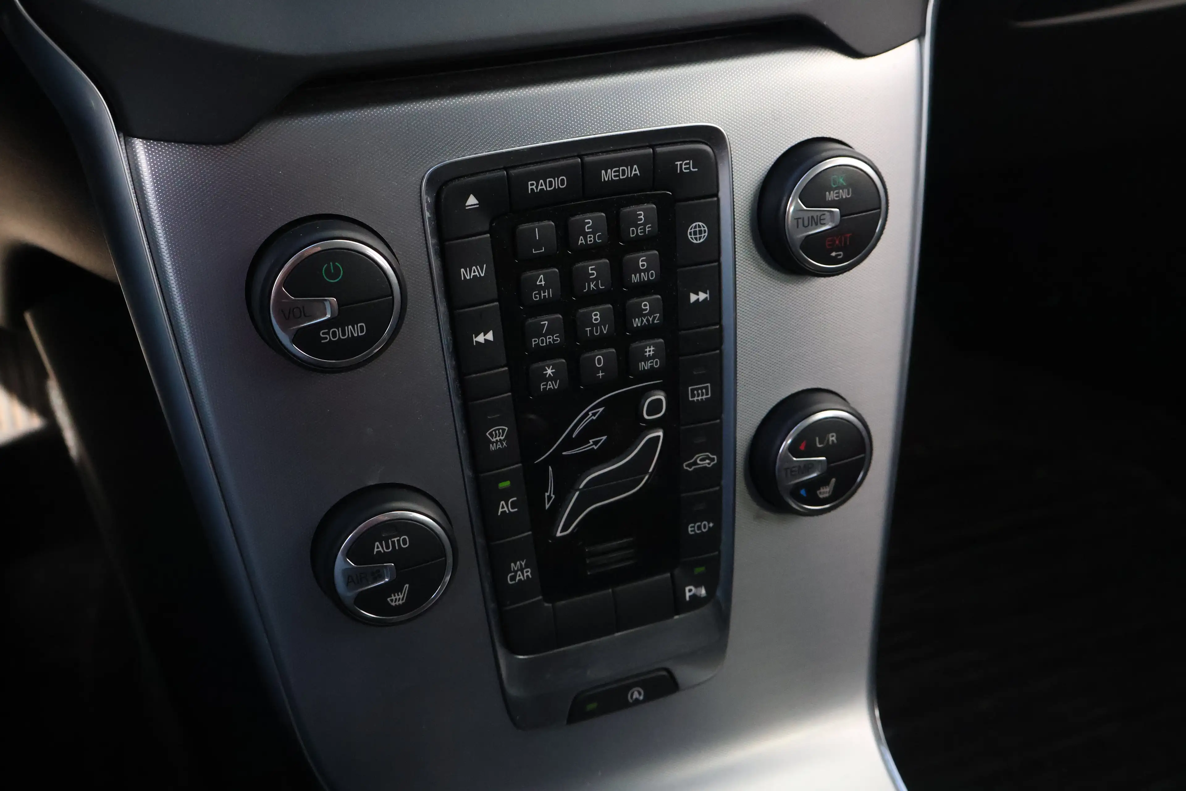 Volvo V40 Cross Country 1.5 T3 Nordic+ Rich Java! | 1e Eigenaar! | All-Sea — photo 25