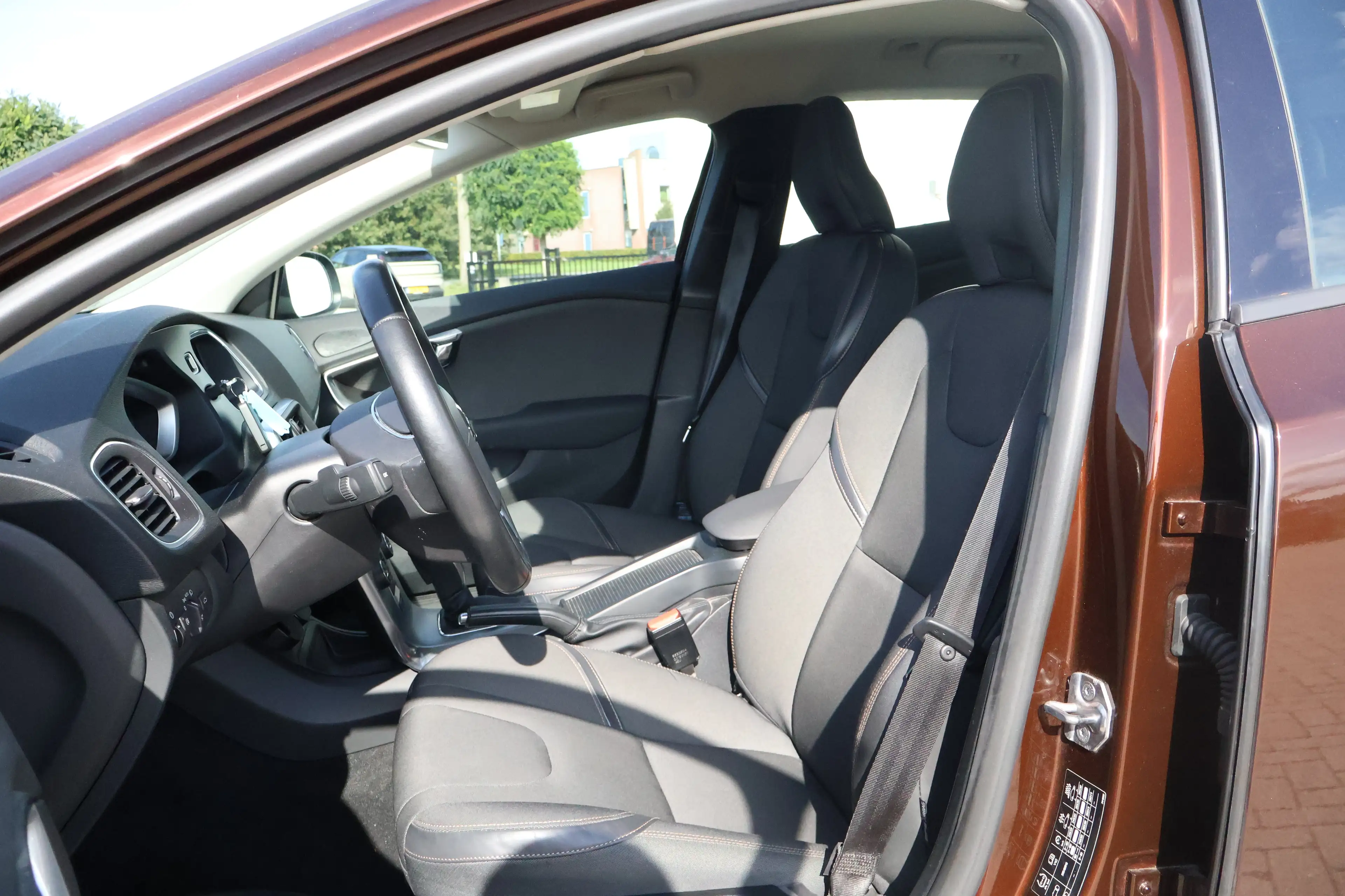 Volvo V40 Cross Country 1.5 T3 Nordic+ Rich Java! | 1e Eigenaar! | All-Sea — photo 7