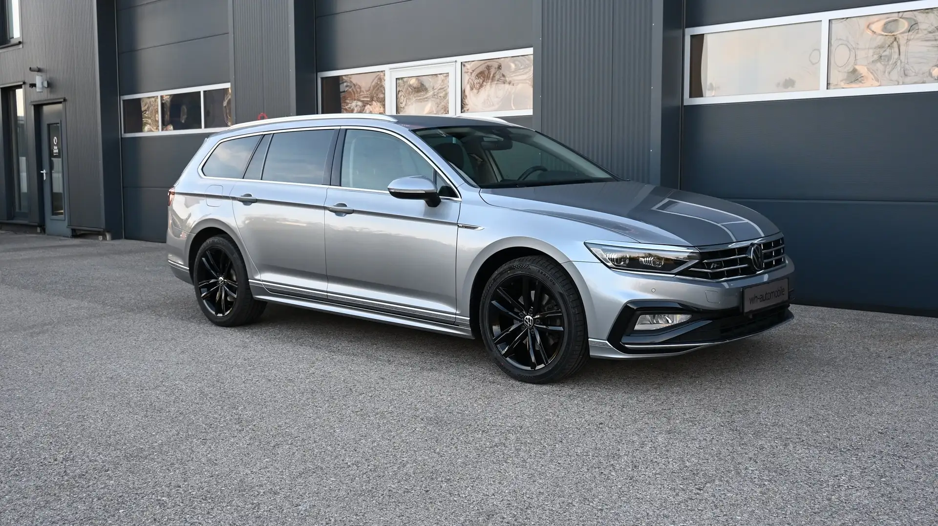 Volkswagen Passat Variant Variant R-LINE 2,0 SCR TDI/ AHV / MATRIX / KEYLESS Silber - 1