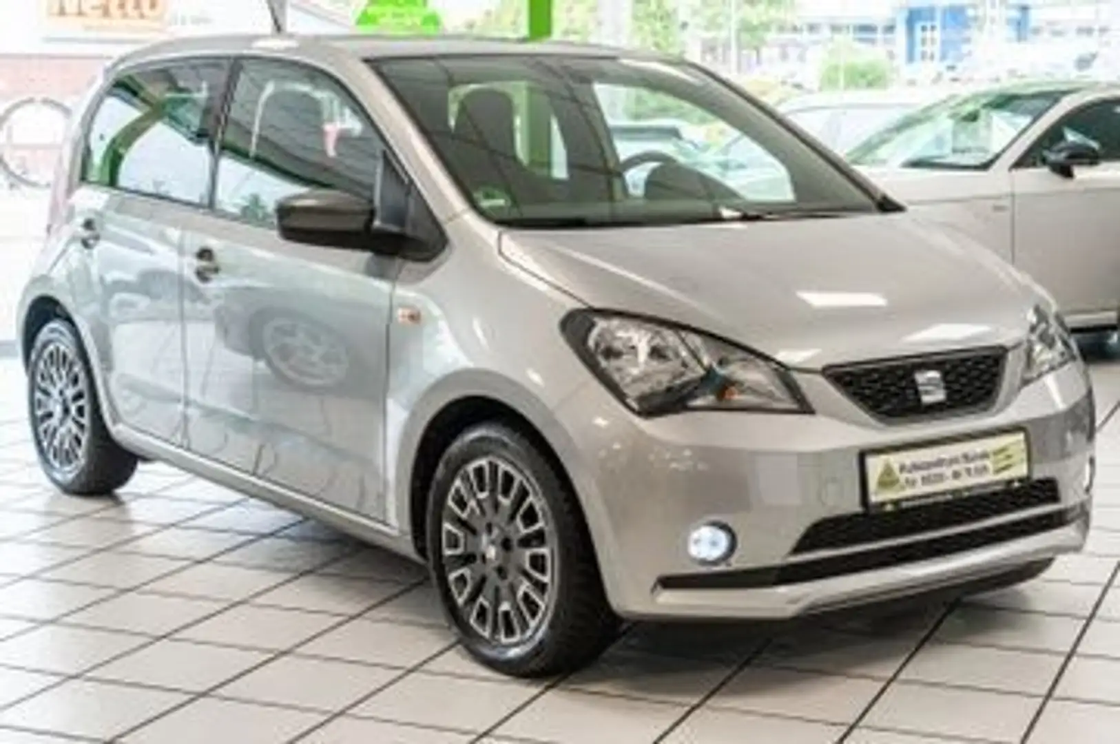 SEAT Mii Chic 1.0 Benzin Klima PDC Nur 11.200 km Серебристый - 2
