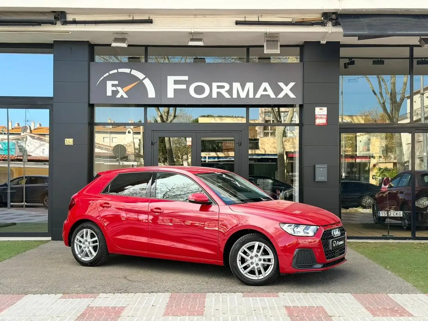Audi A1 Sportback 25 TFSI Advanced S tronic Rojo - 2
