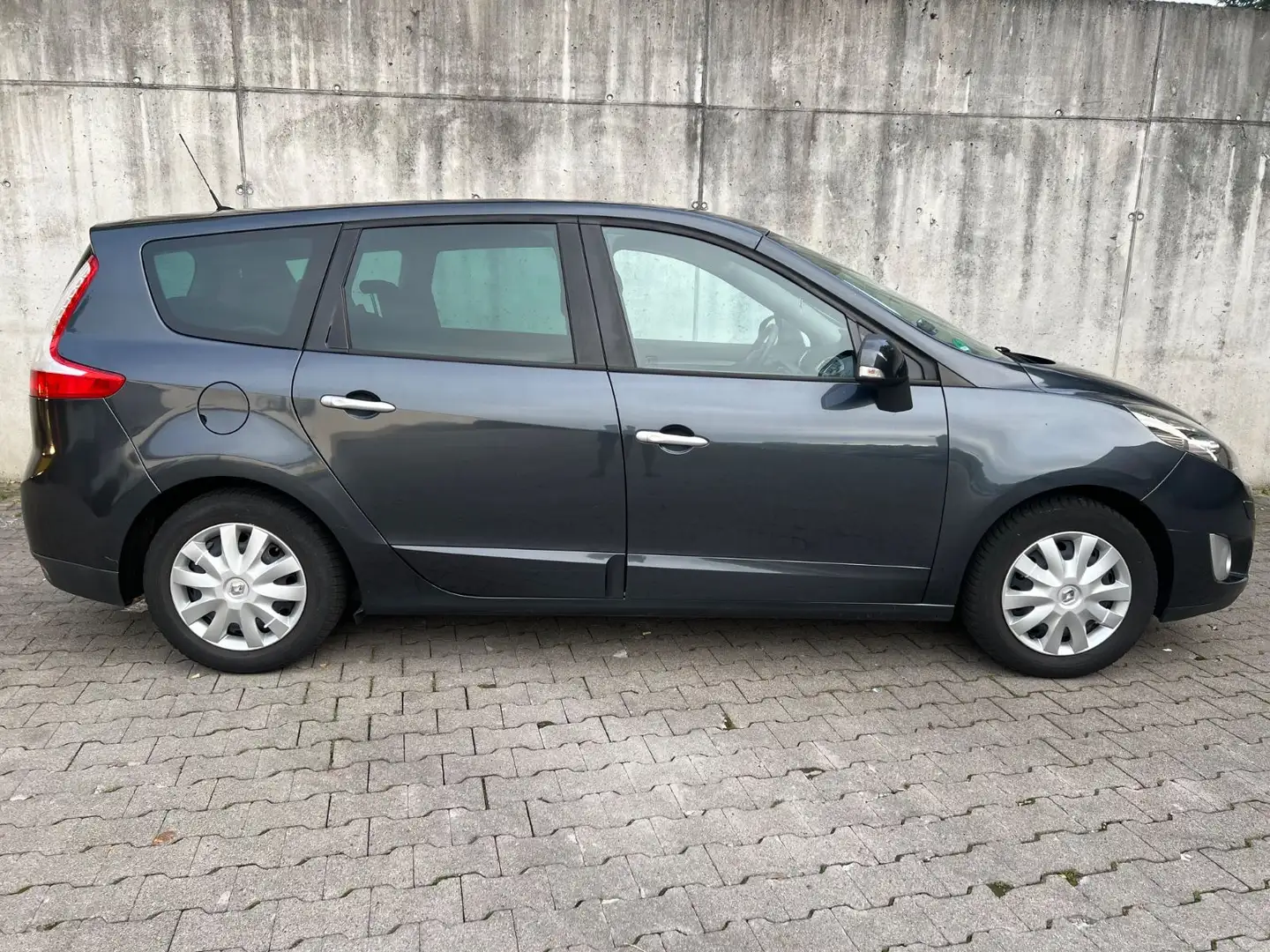 Renault Grand Scenic Dynam. 2.0 Autom.*7Sitze*TüvNeu*AHK Gris - 2