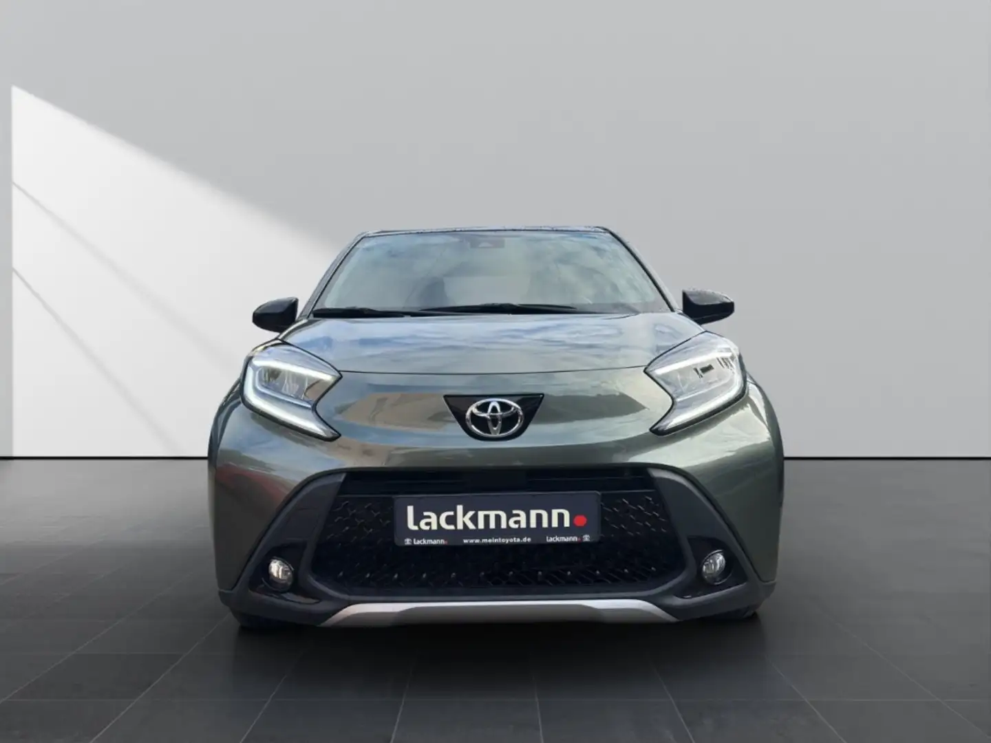 Toyota Aygo X 1.0 Explore*Navi*CarPlay*LED*JBL* Grün - 2