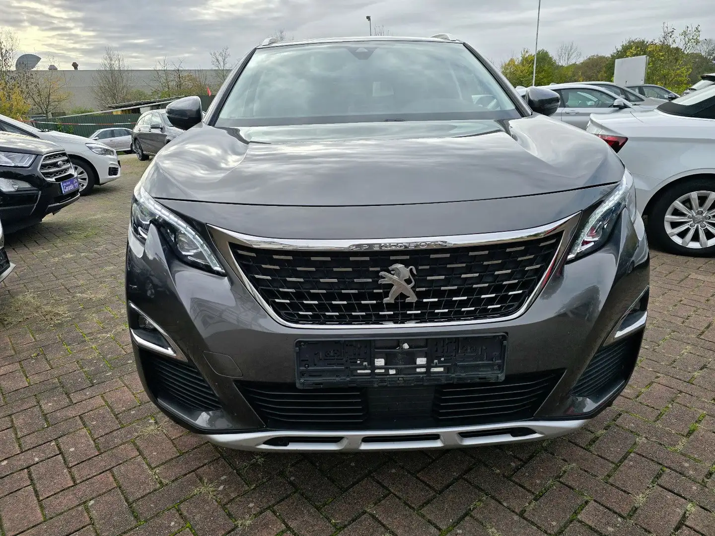 Peugeot 5008 Allure 1,5 Blue-HDI,LED,Navi,AHK Gris - 1
