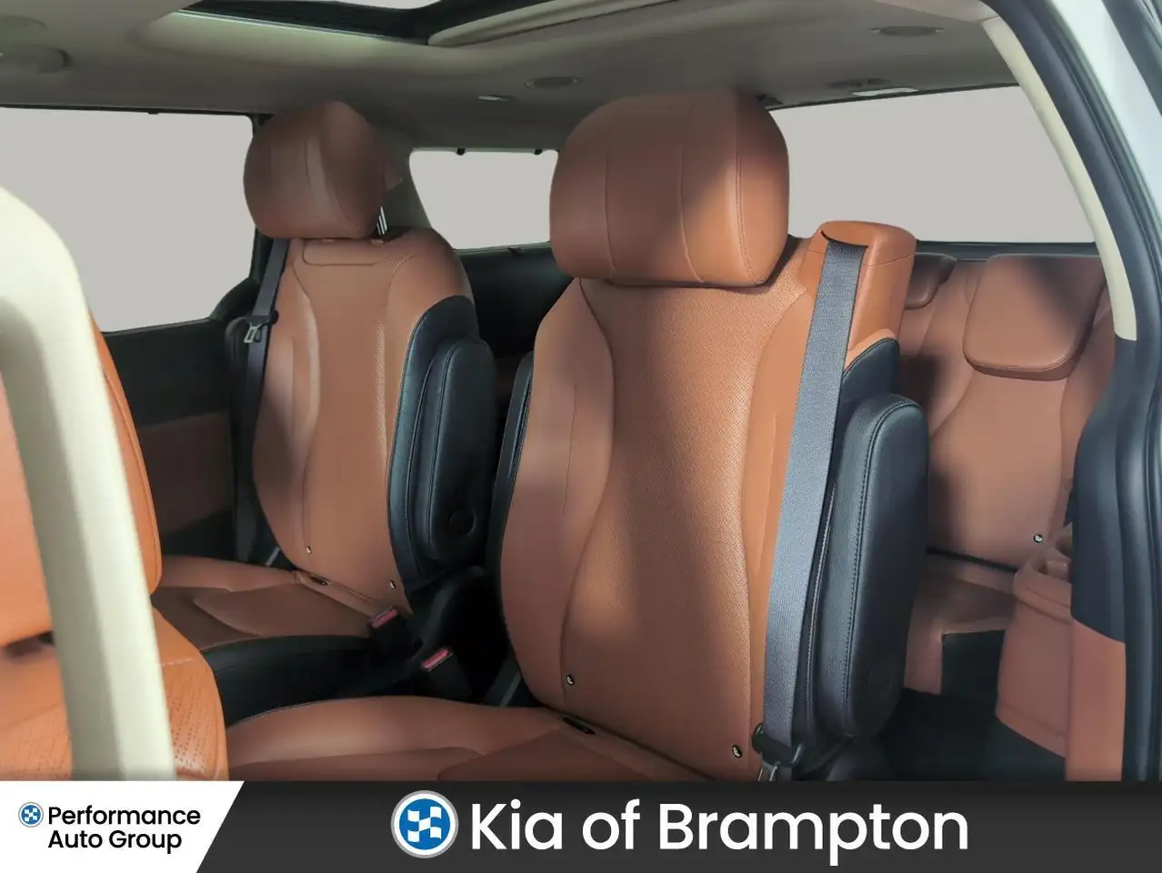 Kia Carnival снимка Kia Carnival