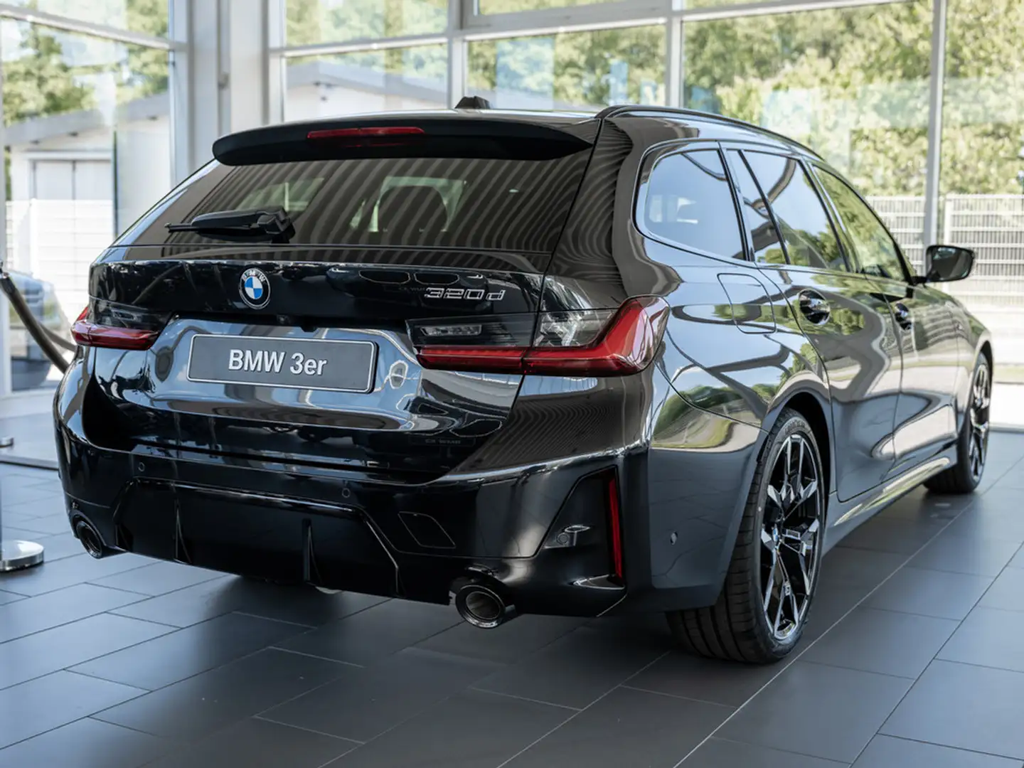 BMW 320 d Touring M-Sport Pro FACEL. 360° LED HUD Zwart - 2