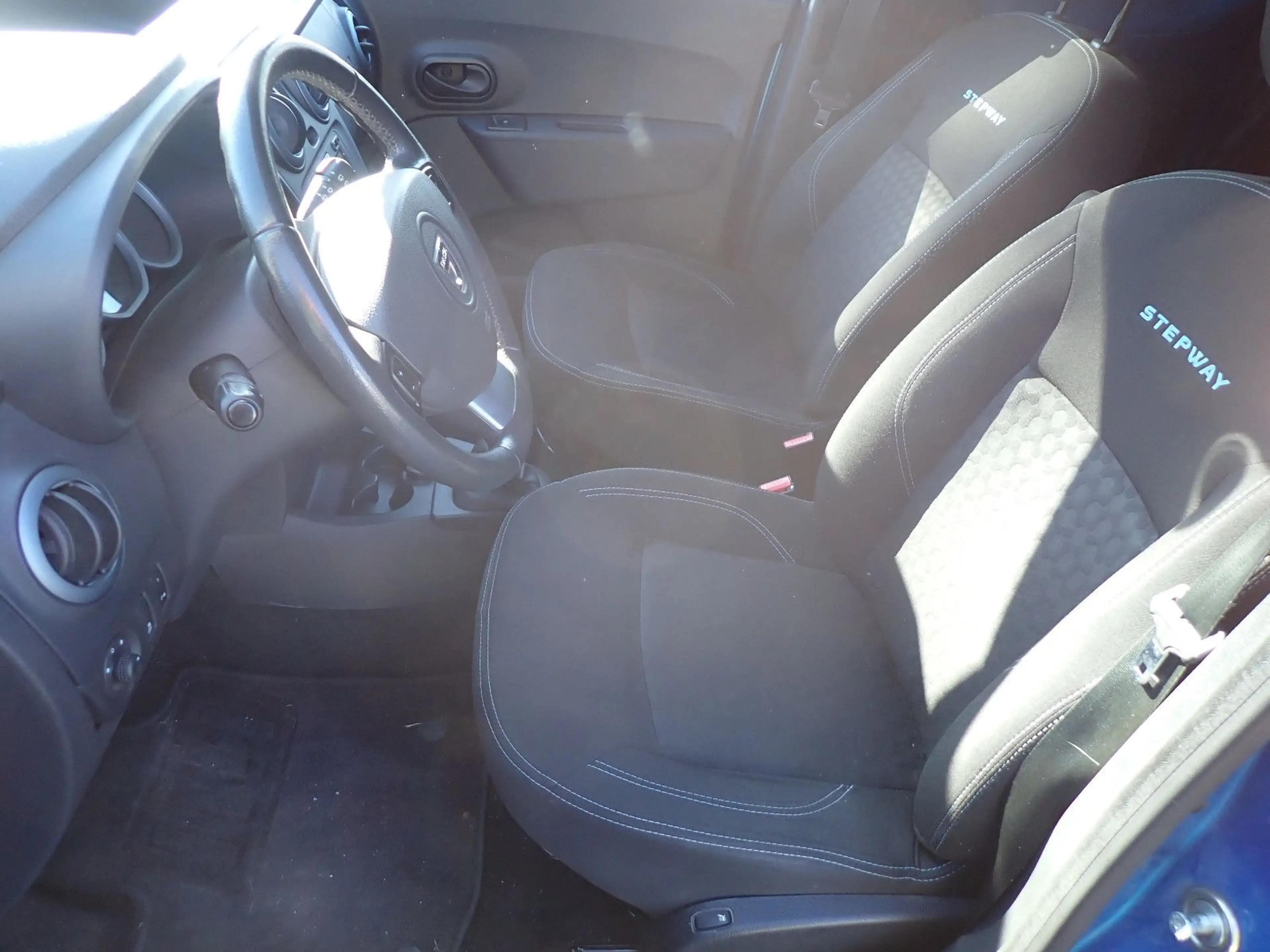 Dacia Dokker Stepway 8-fach Reifen Guter Zustand — photo 13