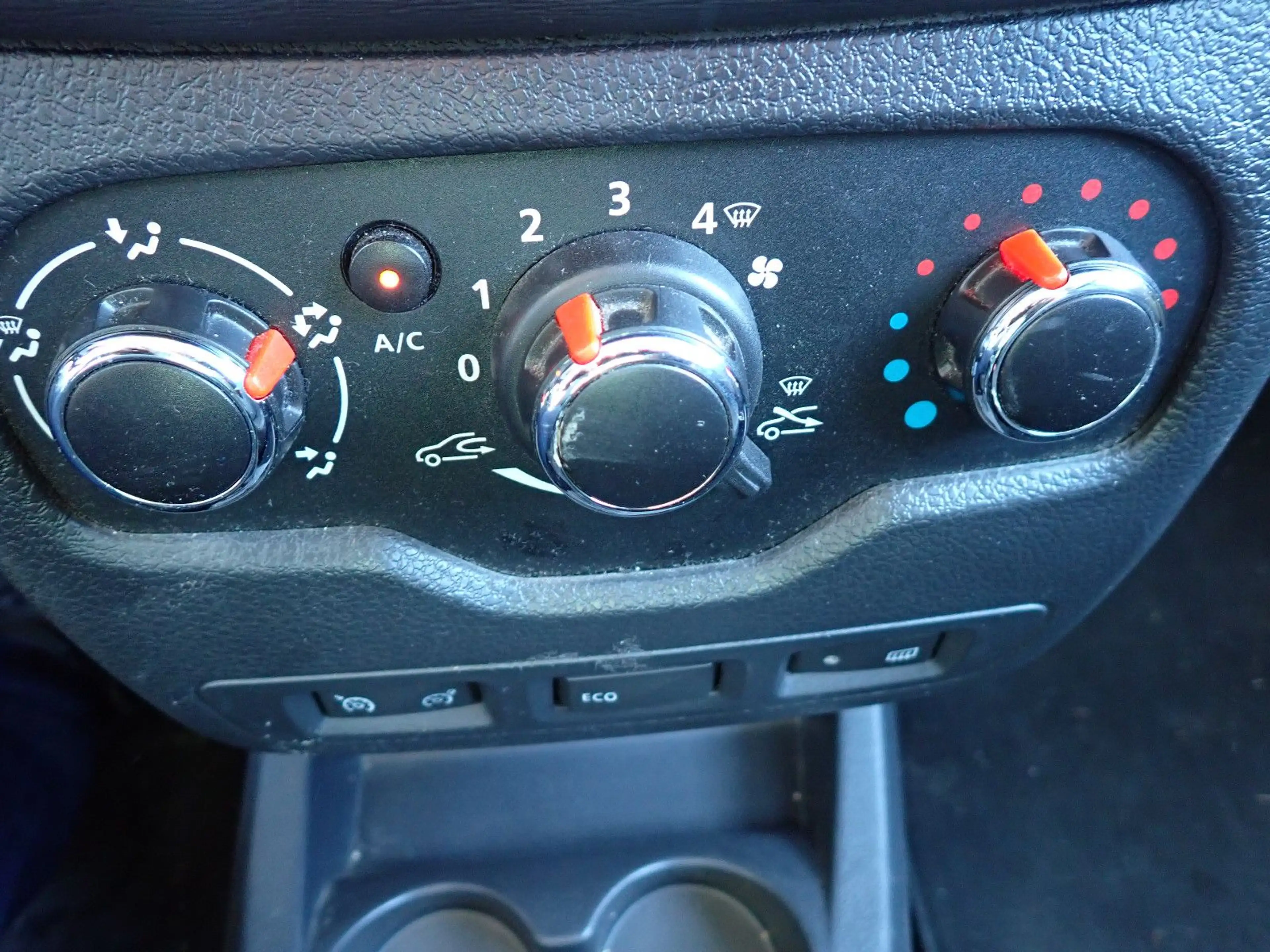 Dacia Dokker Stepway 8-fach Reifen Guter Zustand — photo 14