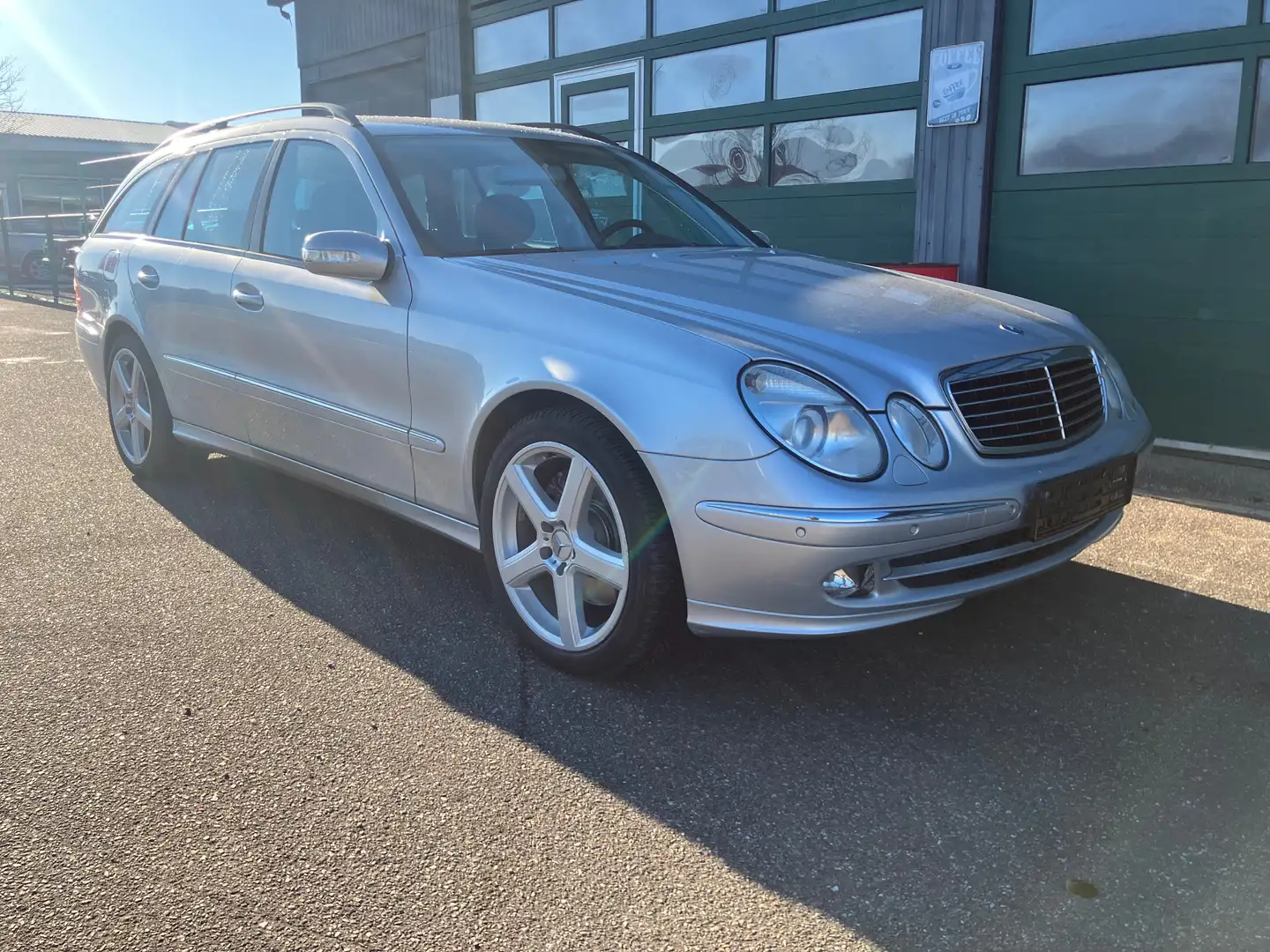 Mercedes-Benz E 500 T 4Matic AHK Leder Xenon PDC Inspektion/Tüv Neu Silber - 2