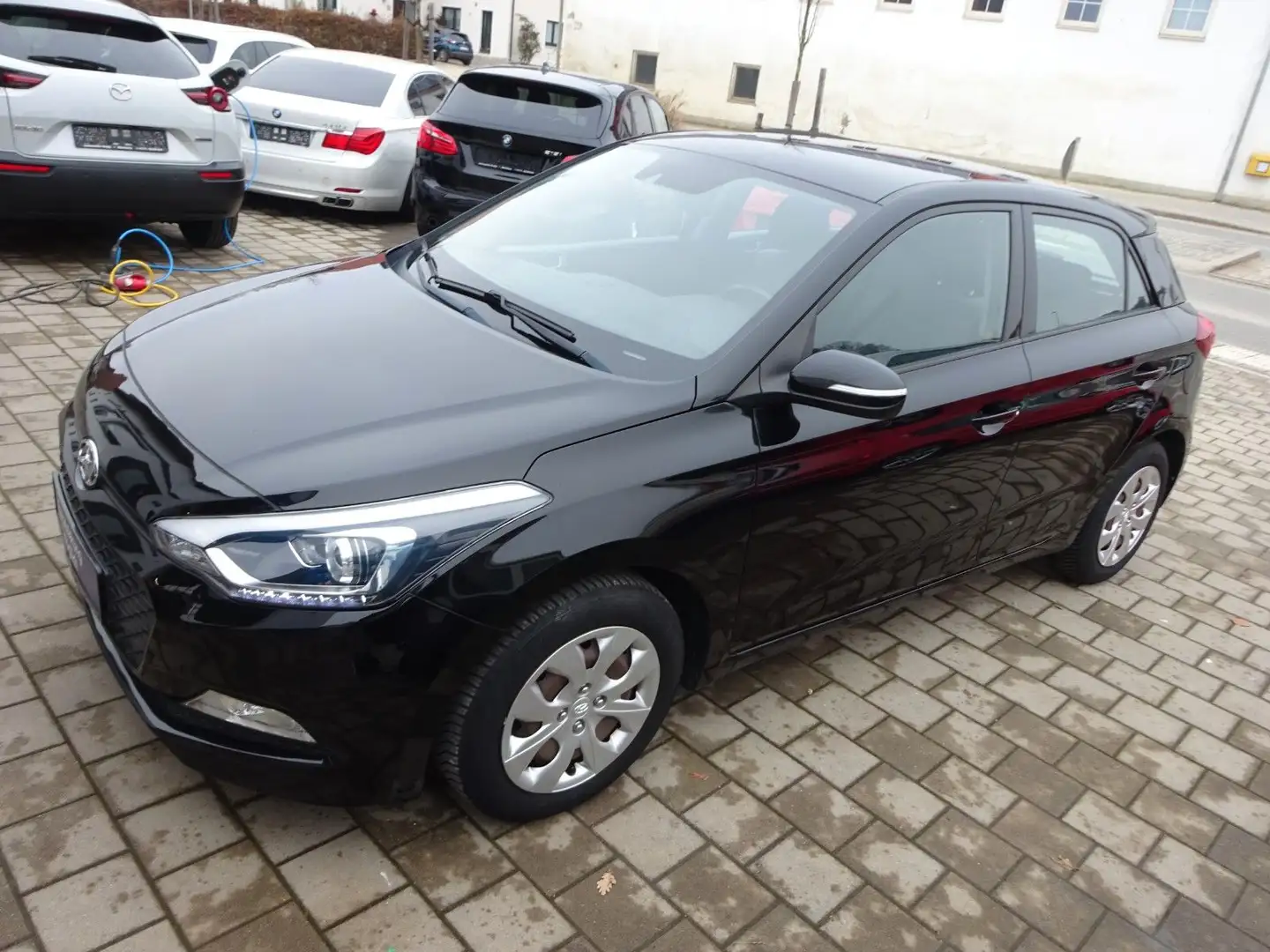 Hyundai i20 /Automatik/Euro 6 Schwarz - 2