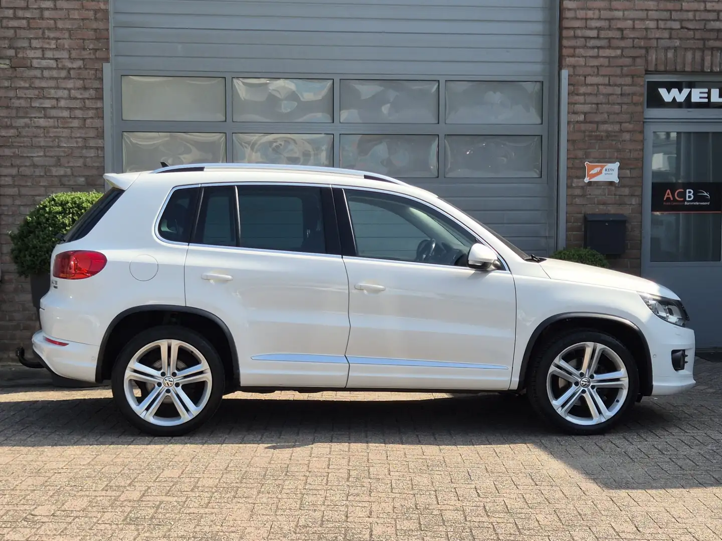 Volkswagen Tiguan 2.0 TSI Sport&Style 4 Wheel Drive Zwart Leder/Trek Blanco - 2