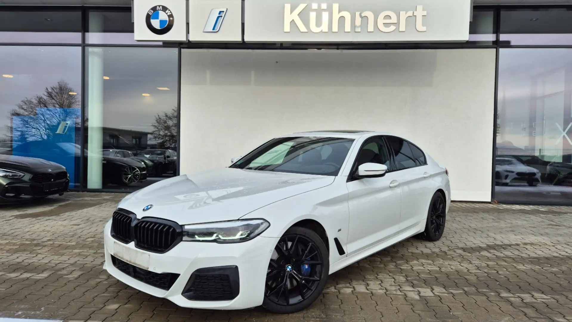 BMW 530 d xDrive ///M-Sport/Komforts/StHzg/AHK/Aktivl. Weiß - 1
