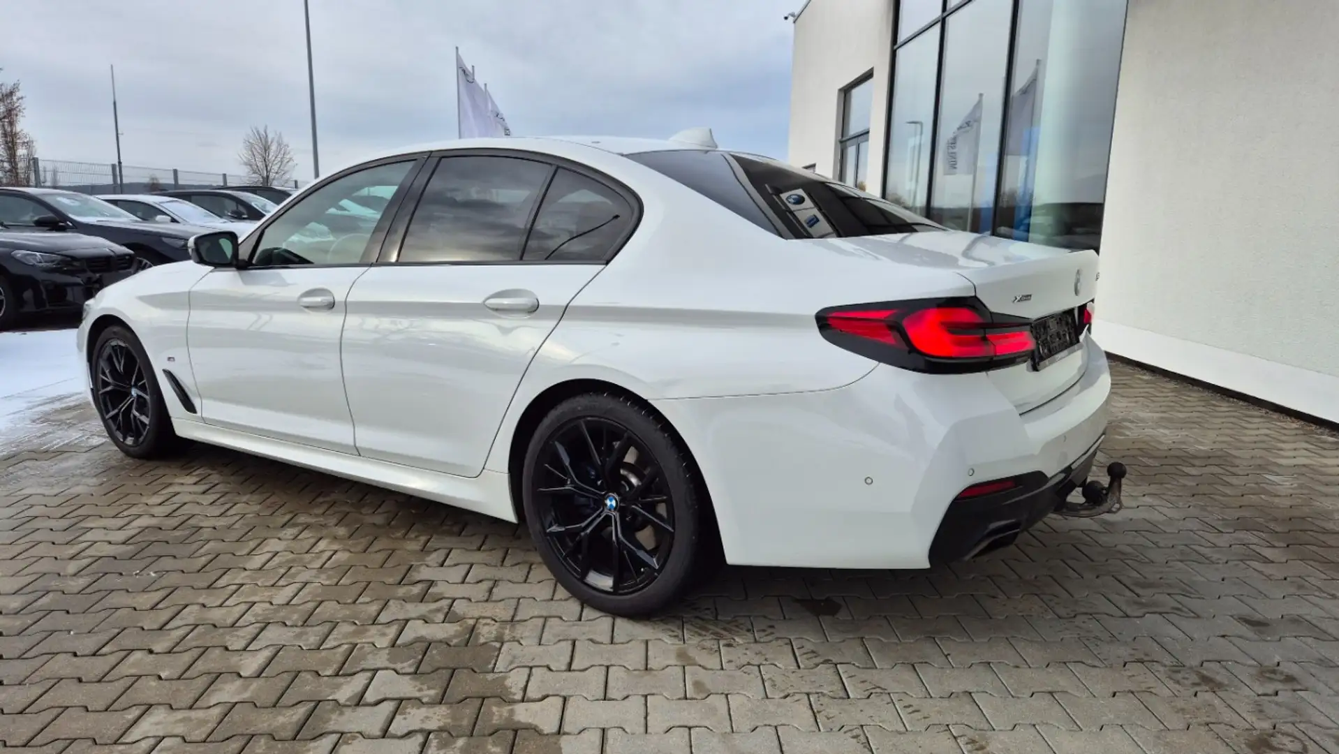 BMW 530 d xDrive ///M-Sport/Komforts/StHzg/AHK/Aktivl. Weiß - 2