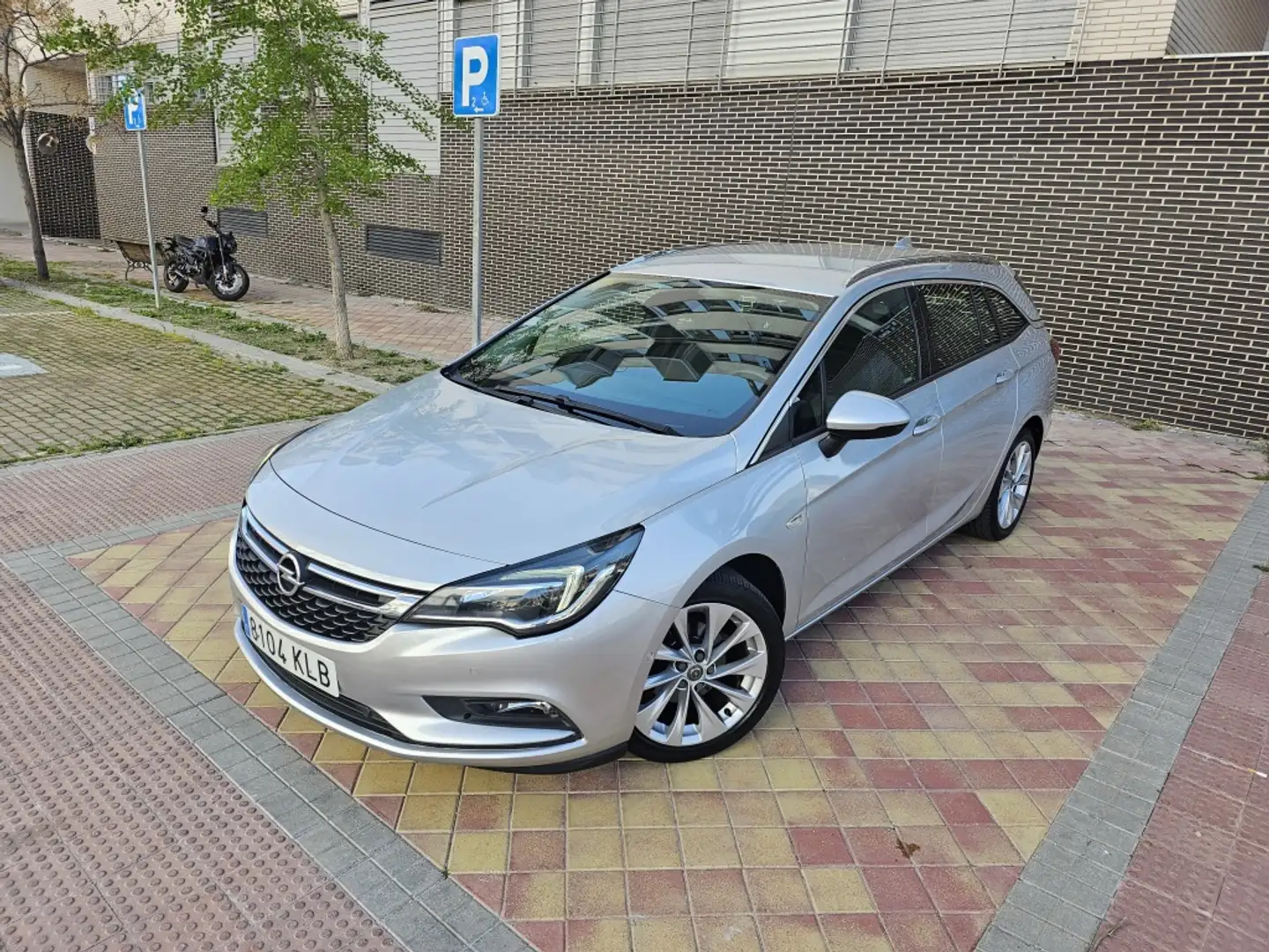 Opel Astra ST 1.4T S/S Excellence 150 Grey - 1