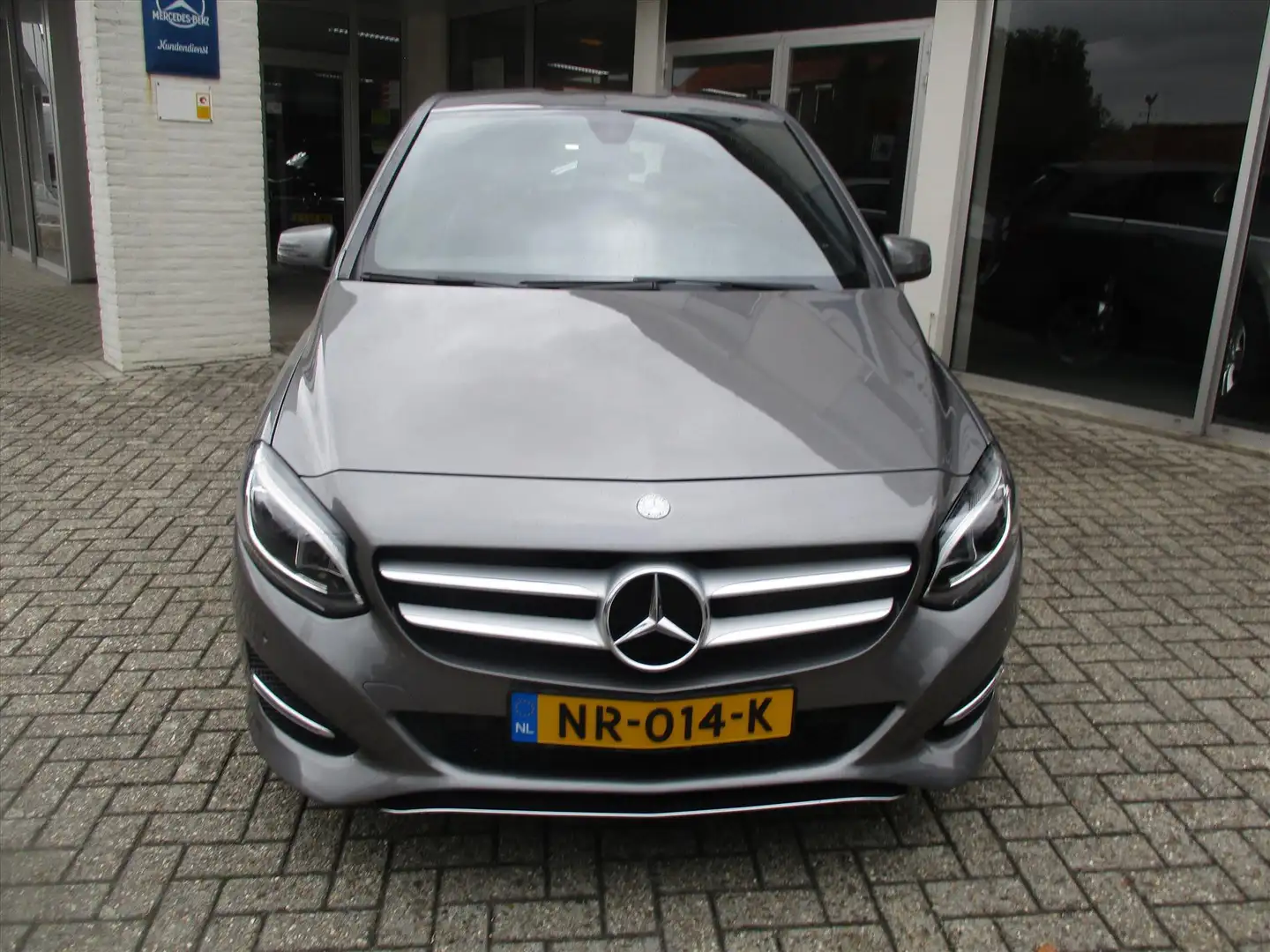 Mercedes-Benz B 180 B 122PK 7G-DCT URBAN Grau - 2