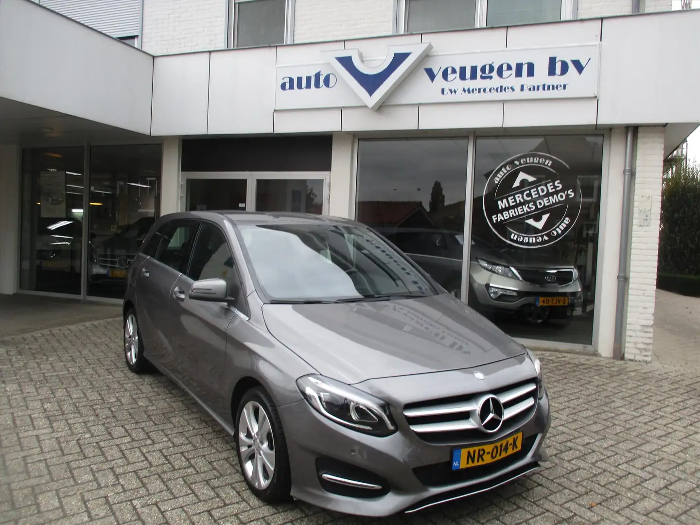 Mercedes-Benz B 180 B 122PK 7G-DCT URBAN Grau - 1