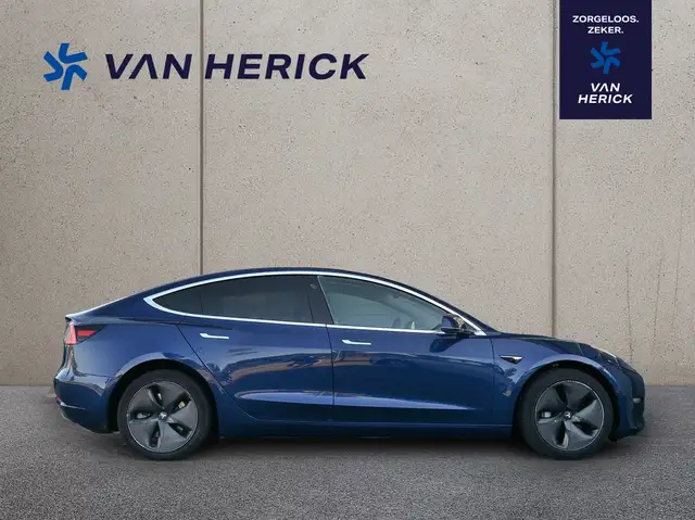 Tesla Model 3 view 4