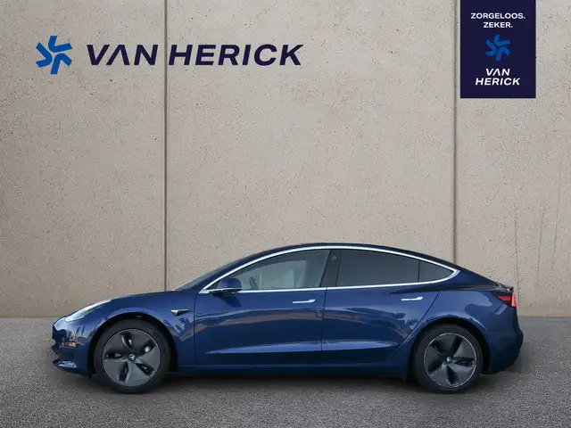 Tesla Model 3 view 3