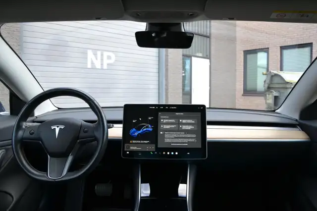 Tesla Model 3 view 9