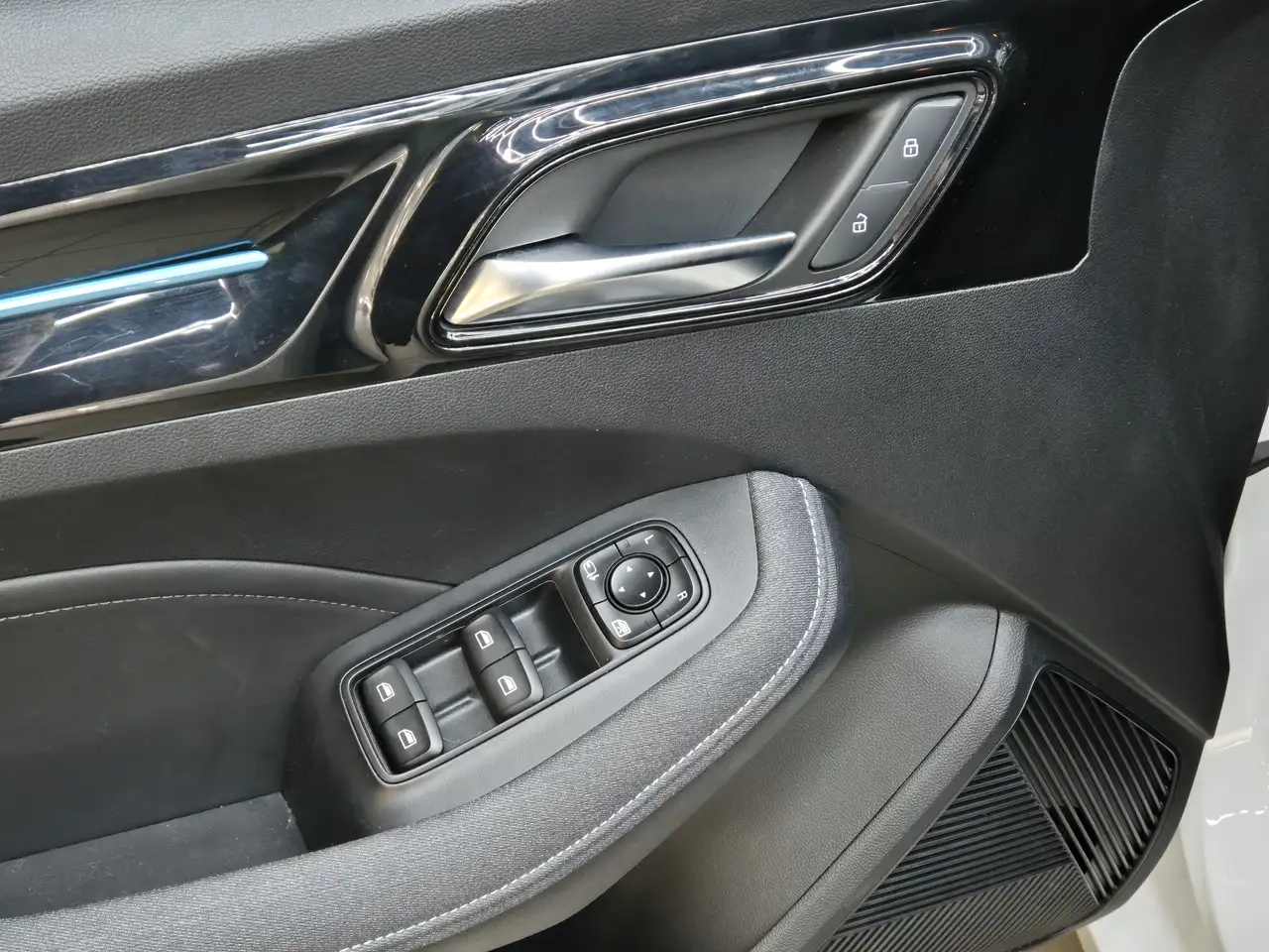 MG MG5 51 KWH Luxury NAVI+LED+SHZ+DAB+ACC+360°+DAB+ 23