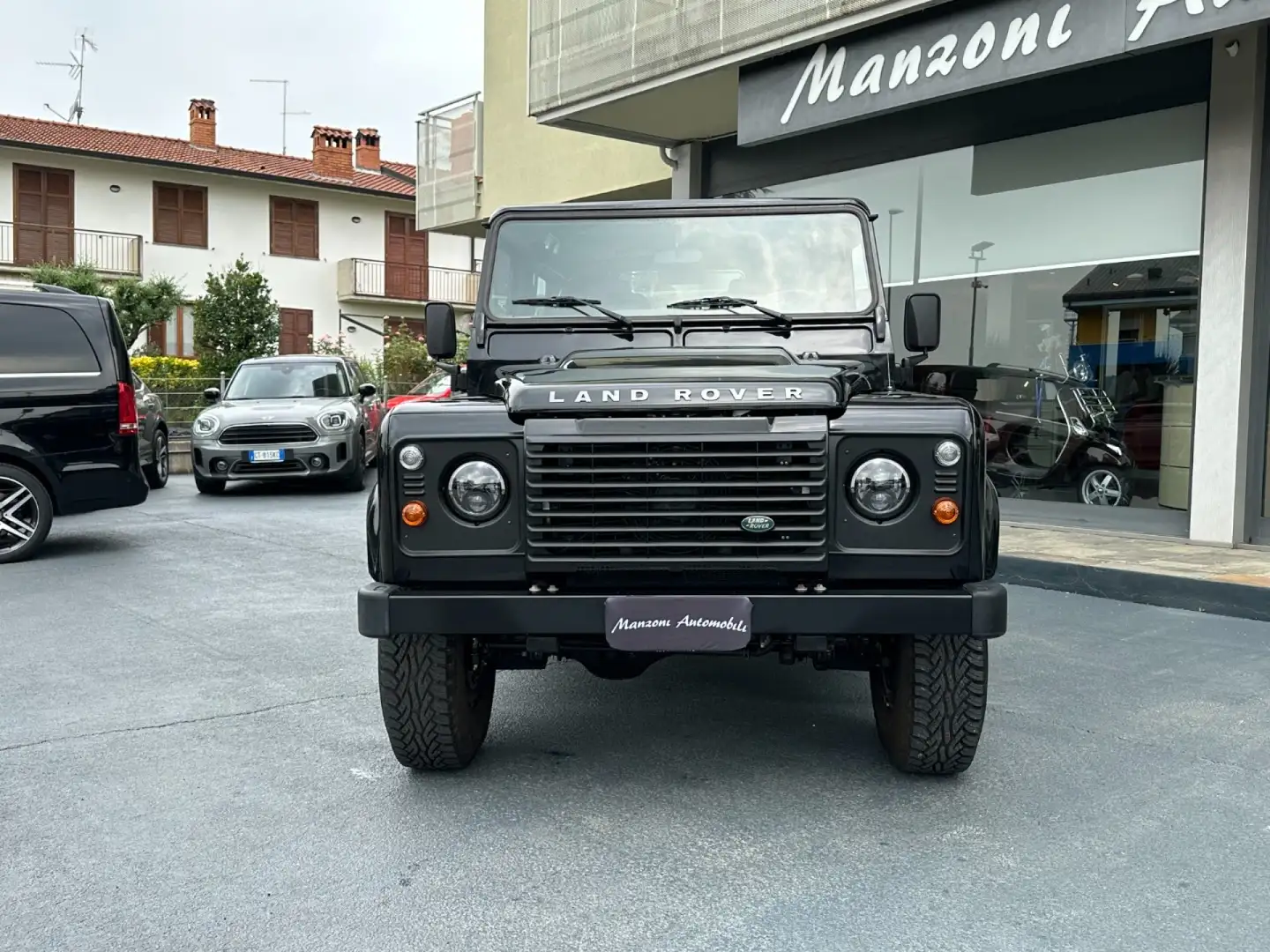 Land Rover Defender 90 2.2 TD4 Station Wagon S UNICO PROPRIETARIO Nero - 2