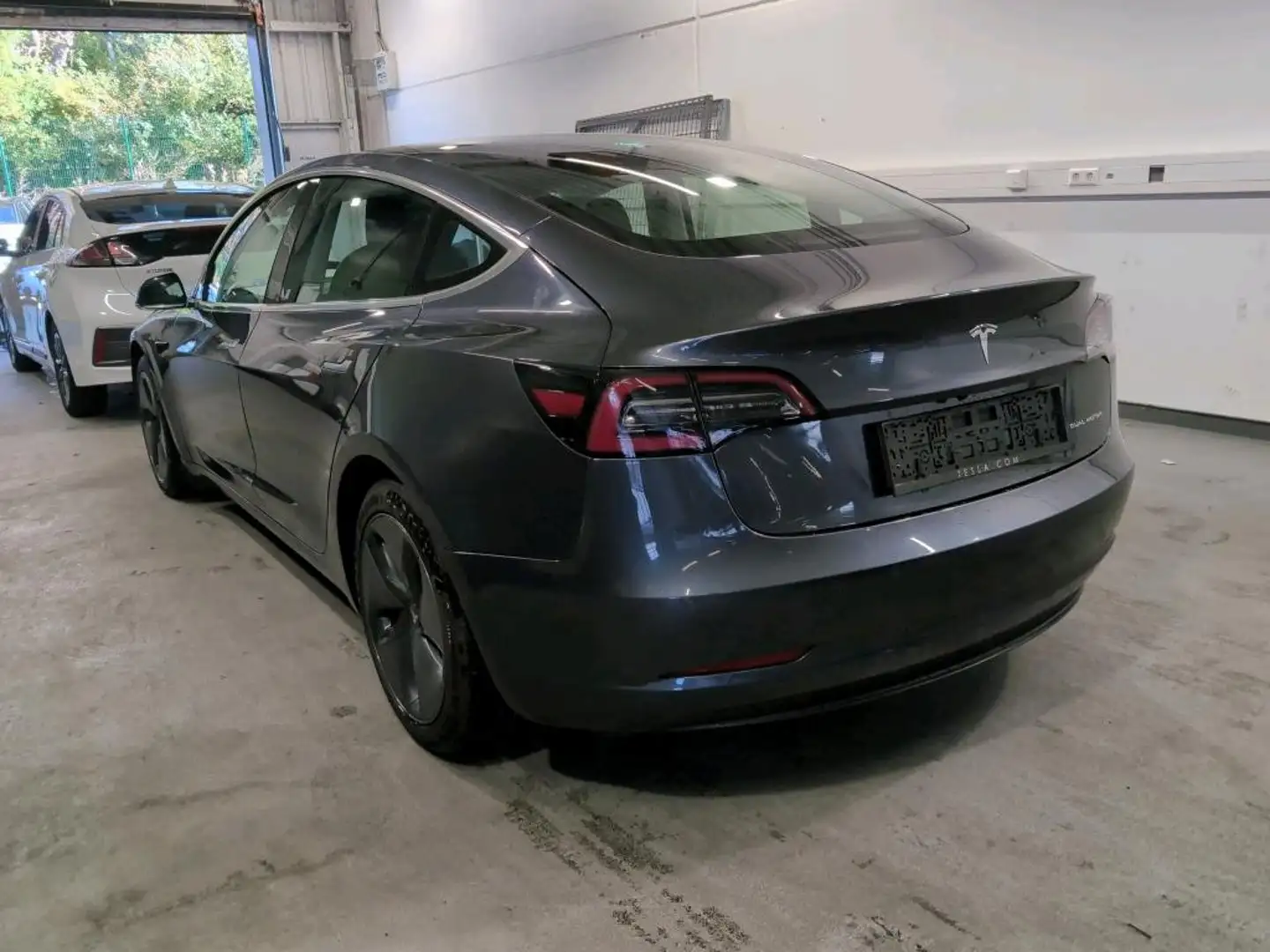 Tesla Model 3 Long Range AWD 75kWh Schwarz - 2