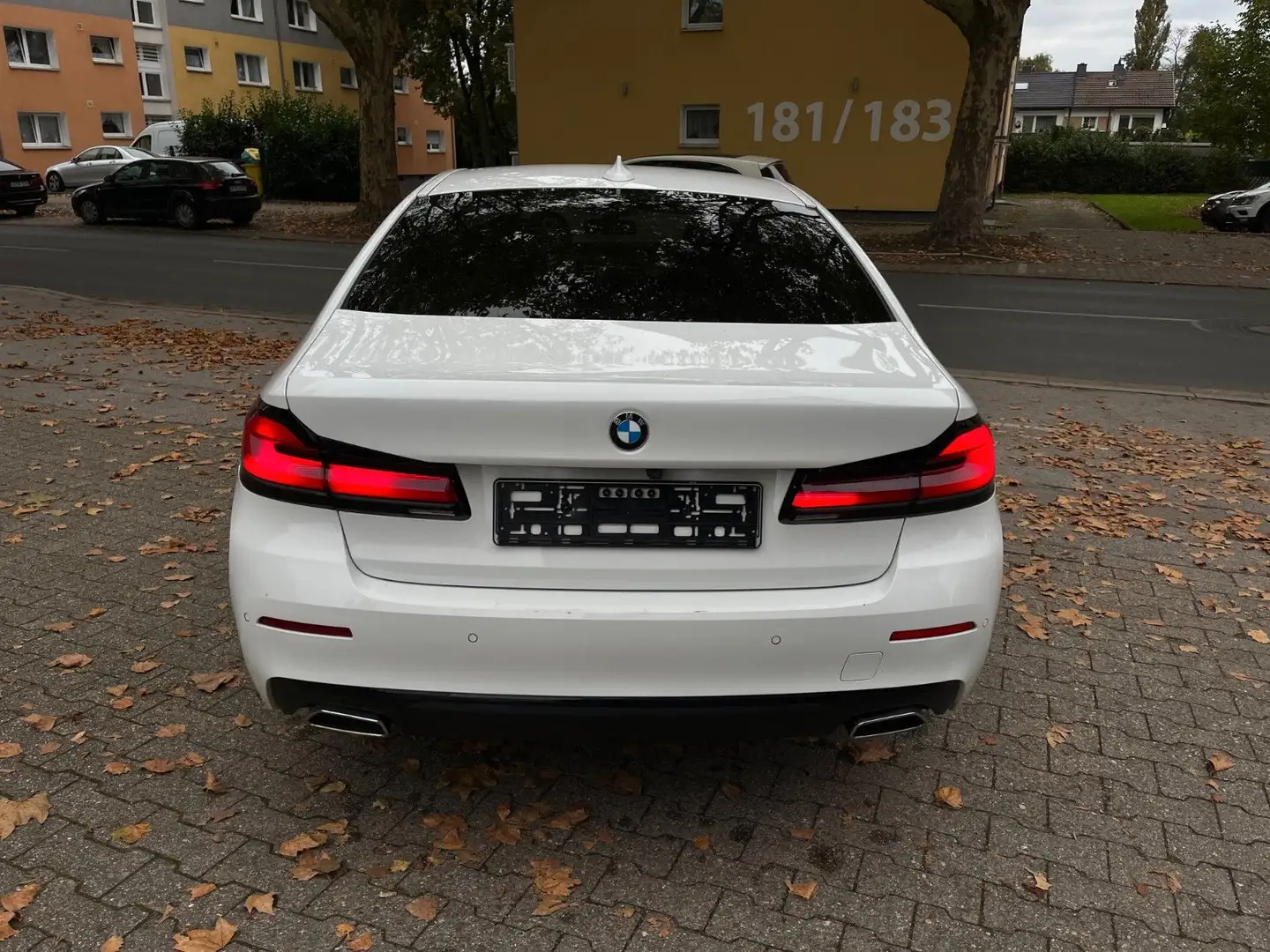 BMW 520 d xDrive *HK*M-LENKRAD*MEMORY*AMBIENTE*H-UP* Weiß - 2