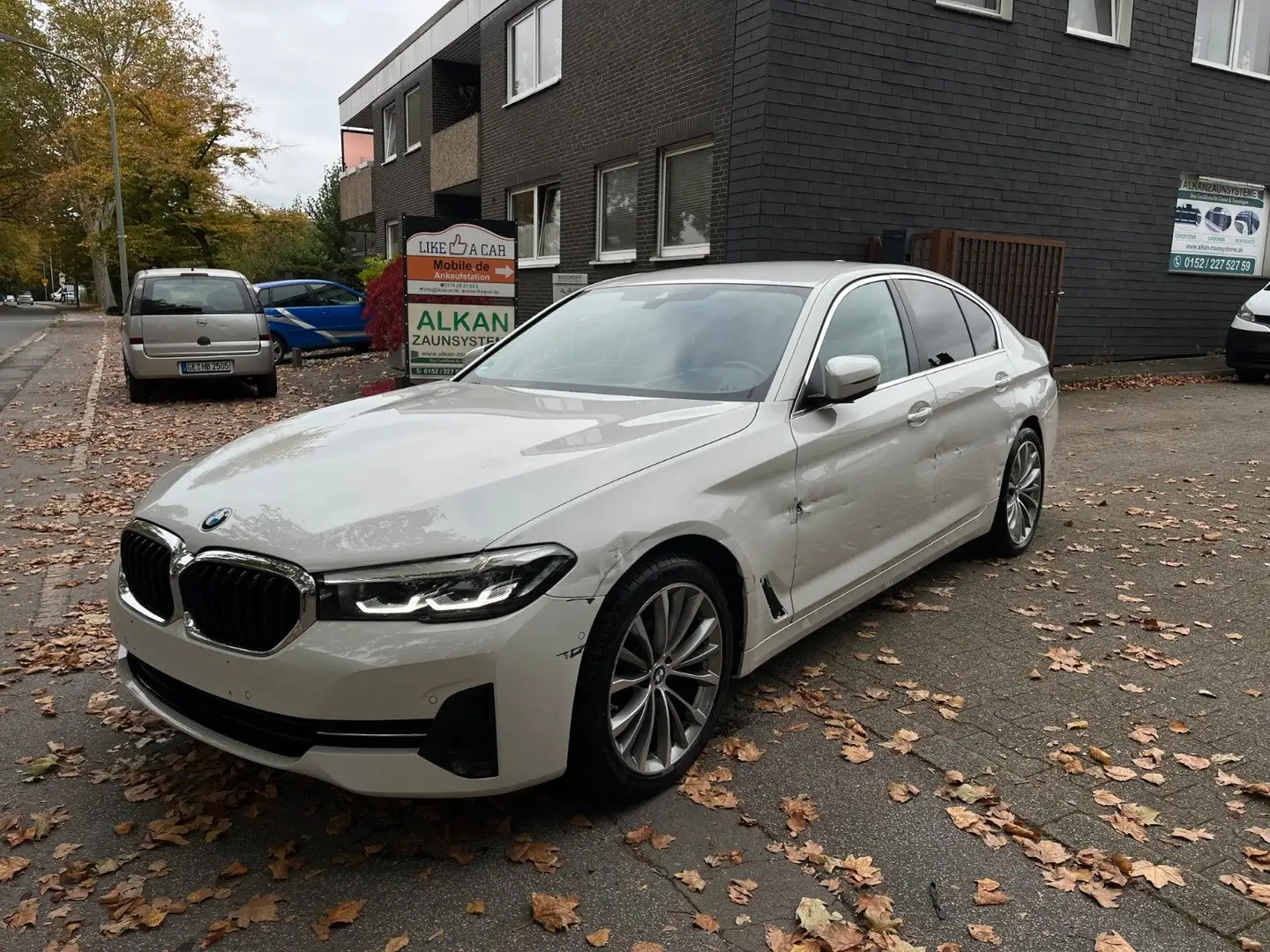 BMW 520 d xDrive *HK*M-LENKRAD*MEMORY*AMBIENTE*H-UP* Weiß - 1