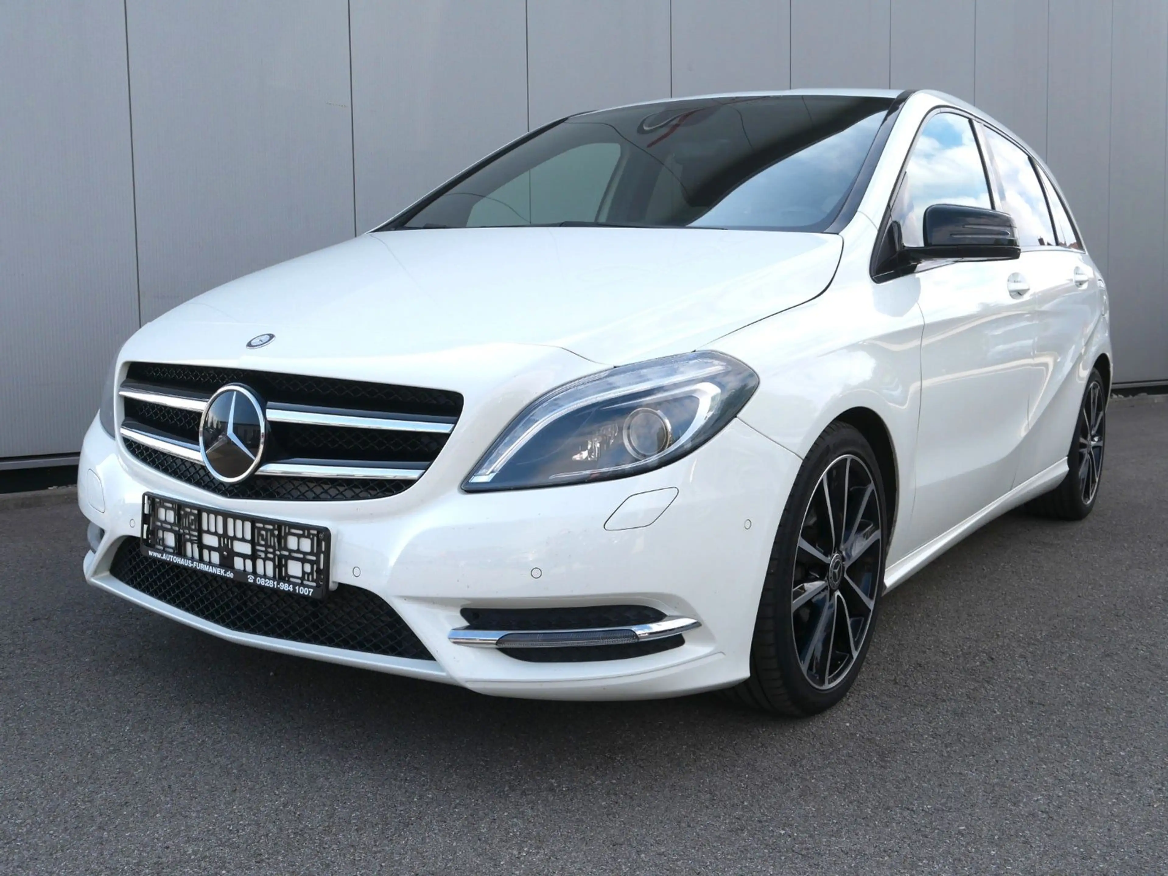 Mercedes-Benz B 200 SPORT-PAKET AUT. BIXENON/PDC/NIGHT/AHK