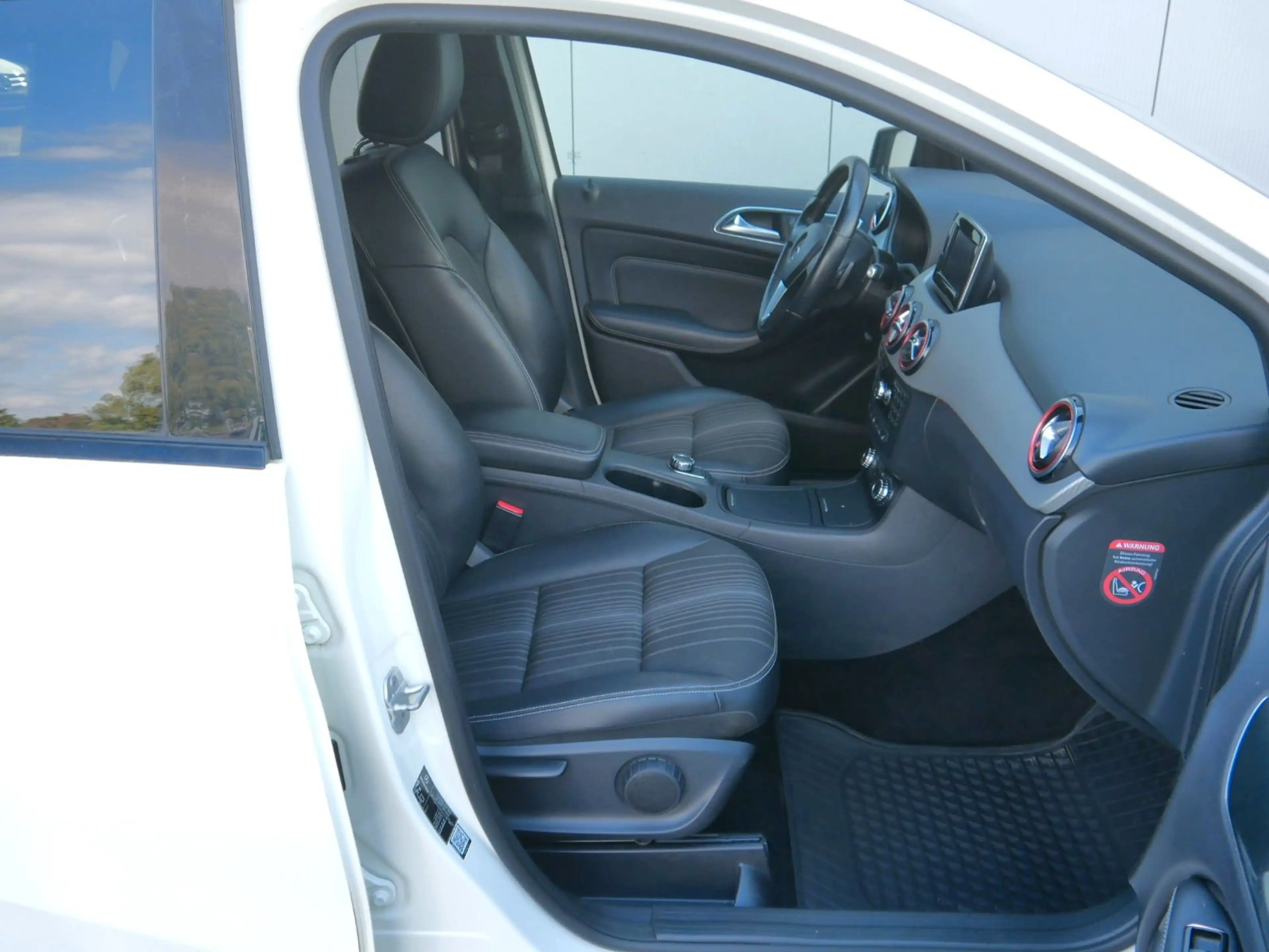 Mercedes-Benz B 200 SPORT-PAKET AUT. BIXENON/PDC/NIGHT/AHK — photo 13