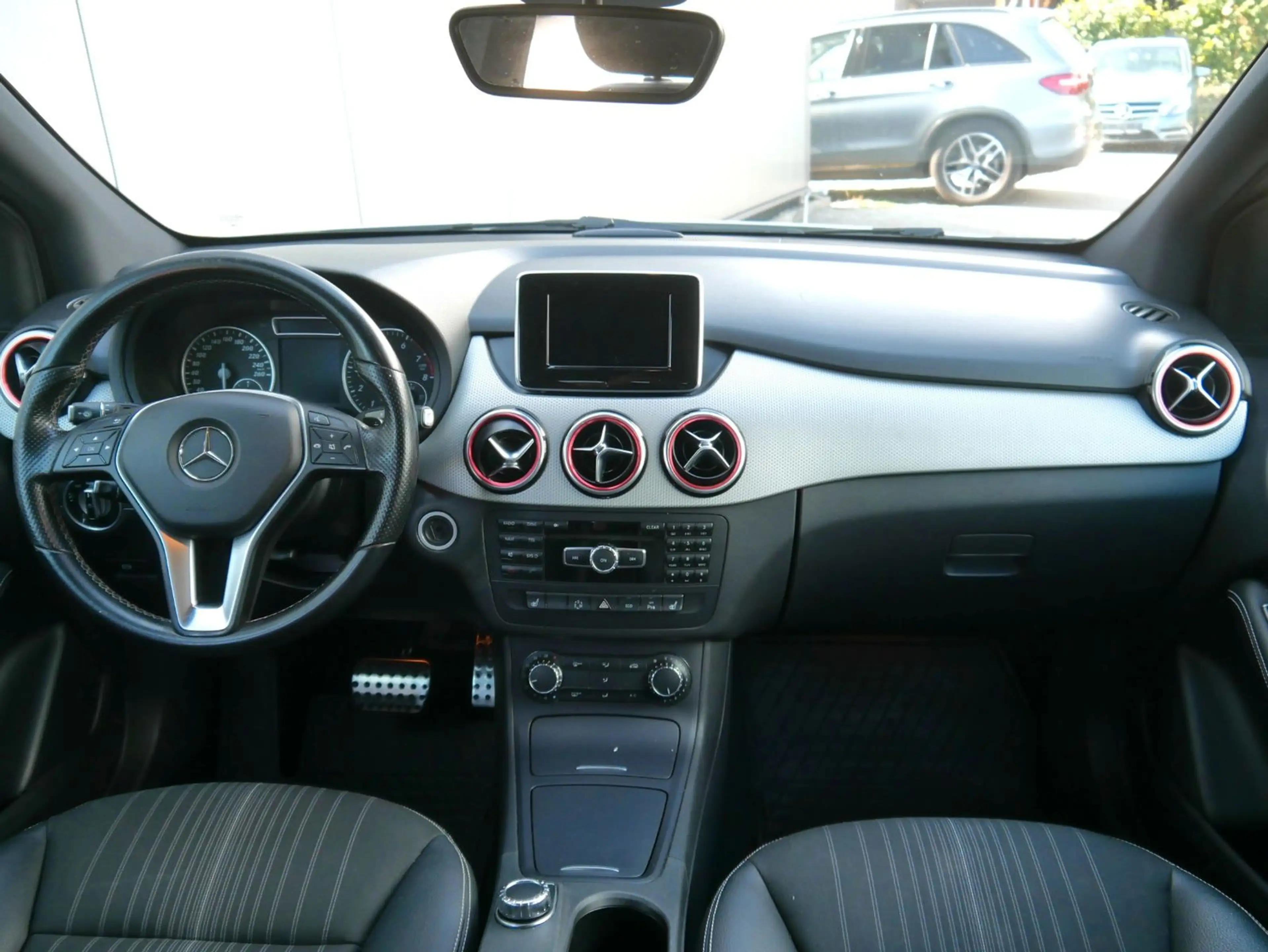 Mercedes-Benz B 200 SPORT-PAKET AUT. BIXENON/PDC/NIGHT/AHK — photo 14