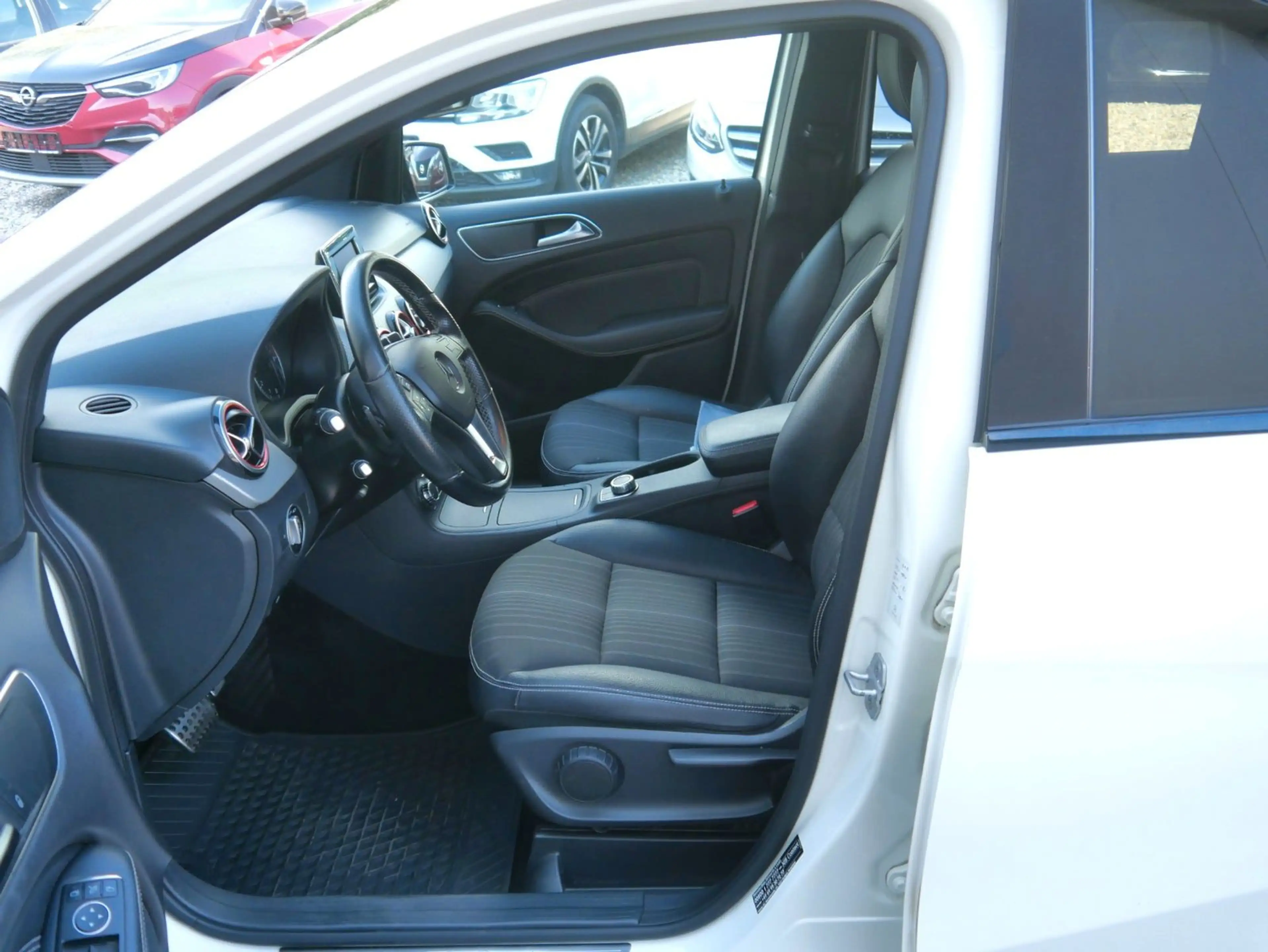 Mercedes-Benz B 200 SPORT-PAKET AUT. BIXENON/PDC/NIGHT/AHK — photo 7