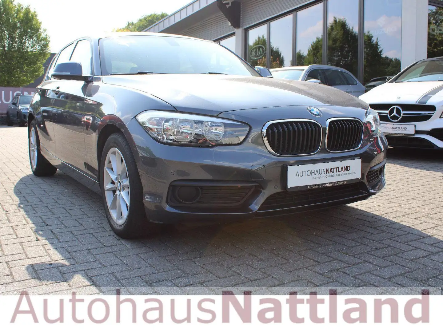 BMW 118 i Lim. 5-trg PDC Klimaautomatik 2.Hand Grijs - 2