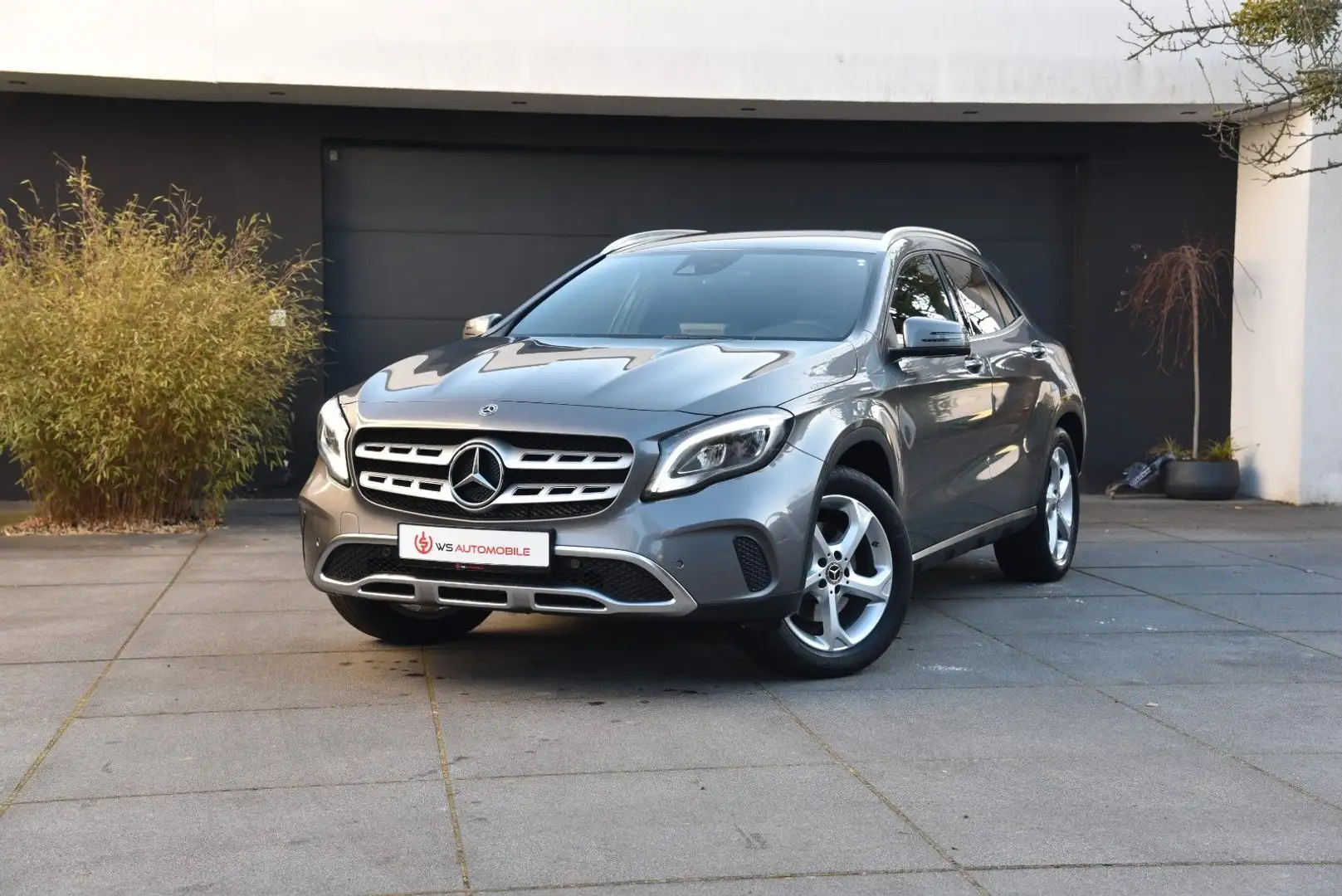Mercedes-Benz GLA 220 4Matic **AHK/CAM/DAB/HARMAN-KARDON** Grau - 1