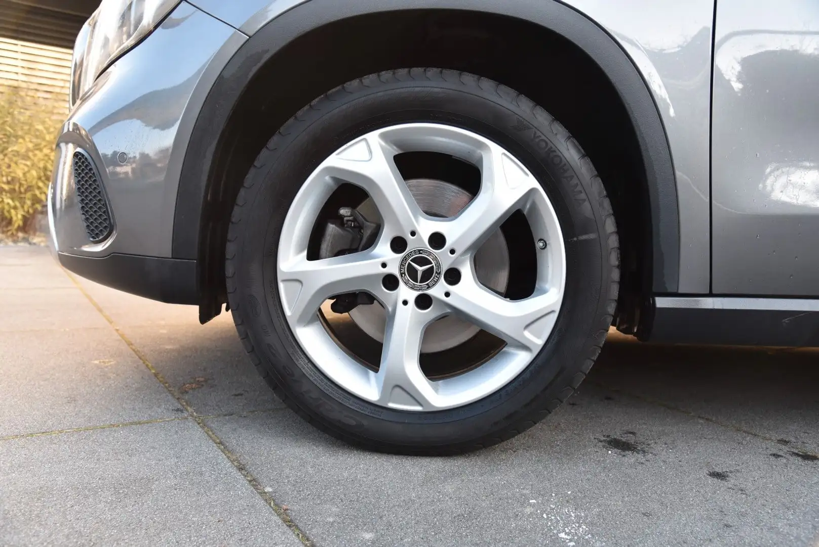 Mercedes-Benz GLA 220 4Matic **AHK/CAM/DAB/HARMAN-KARDON** Grau - 2