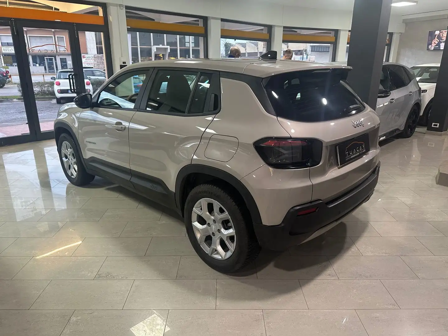 Jeep Avenger Altitude 1.2 GSE T3 Grau - 2